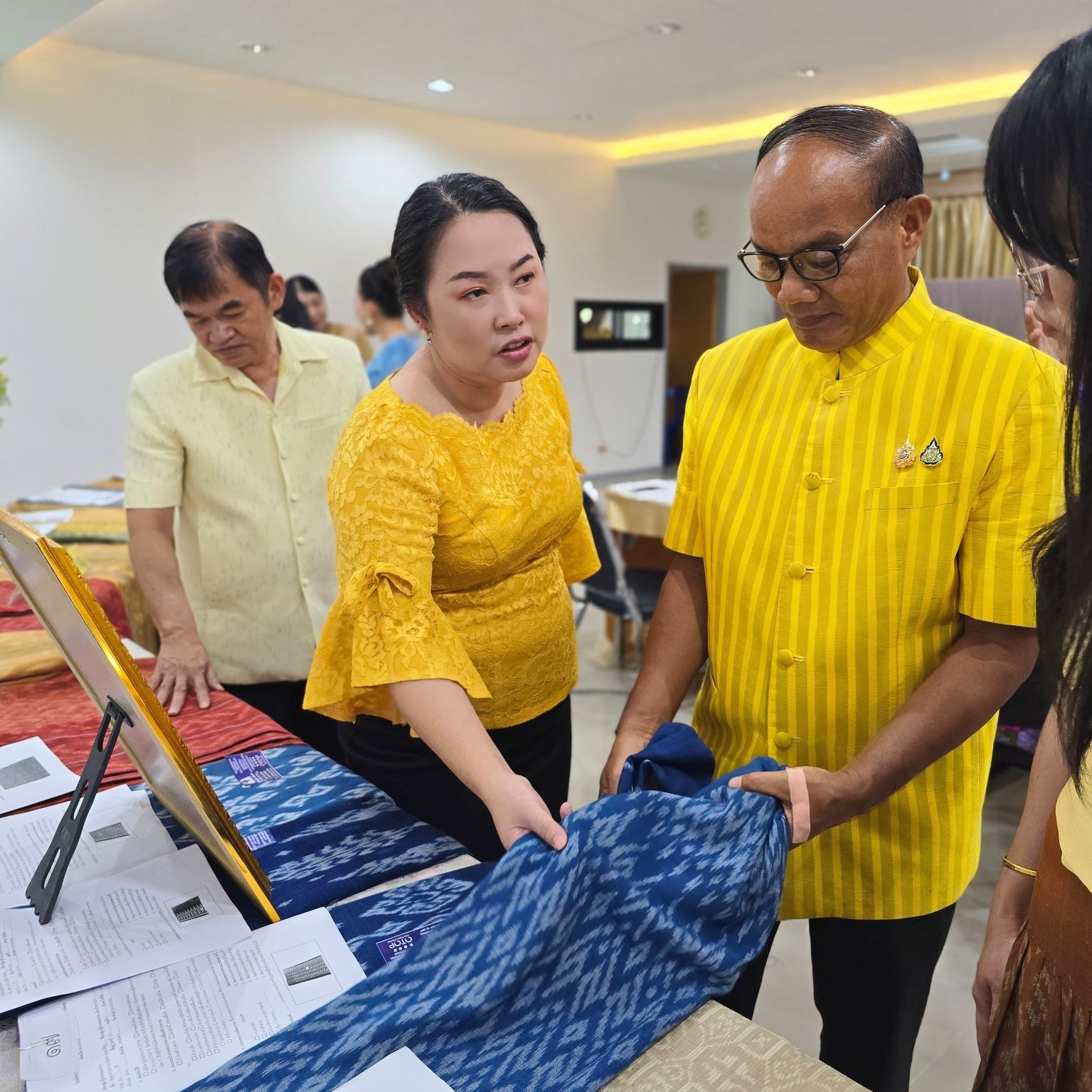 จ.หนองคาย จัดประกวดผ้าลายพระราชทาน “ผ้าลายสิริวชิราภรณ์” และงานหัตถกรรม ระดับจังหวัด ประจำปี 2567 เพื่อสืบสาน รักษา ต่อยอด งานหัตถกรรมและหัตถศิลป์ผ้าถิ่นไทย