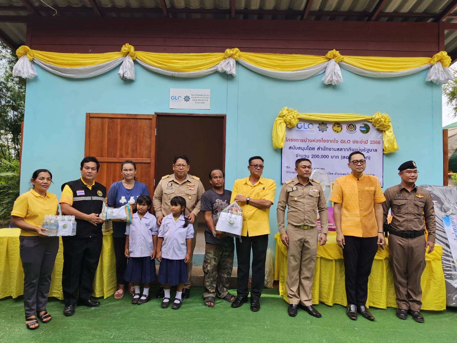 ผู้ว่าฯหนองคาย ขับเคลื่อนการขจัดความยากจน ส่งมอบบ้านห่วงใยจากใจ GLO ประจำปี 2566 ให้ครัวเรือนเป้าหมาย TPMAP อ.สระใคร