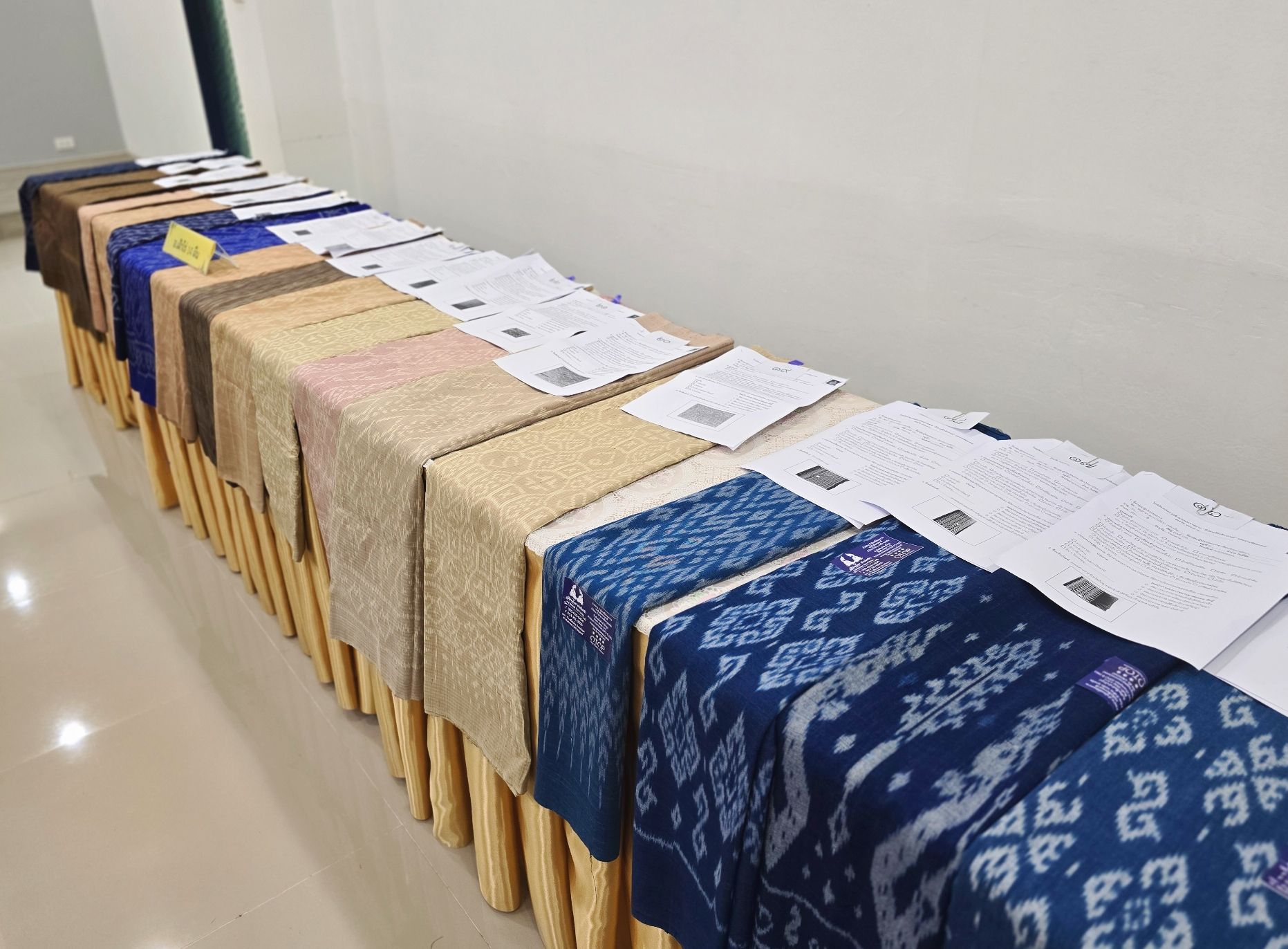 จ.หนองคาย จัดประกวดผ้าลายพระราชทาน “ผ้าลายสิริวชิราภรณ์” และงานหัตถกรรม ระดับจังหวัด ประจำปี 2567 เพื่อสืบสาน รักษา ต่อยอด งานหัตถกรรมและหัตถศิลป์ผ้าถิ่นไทย