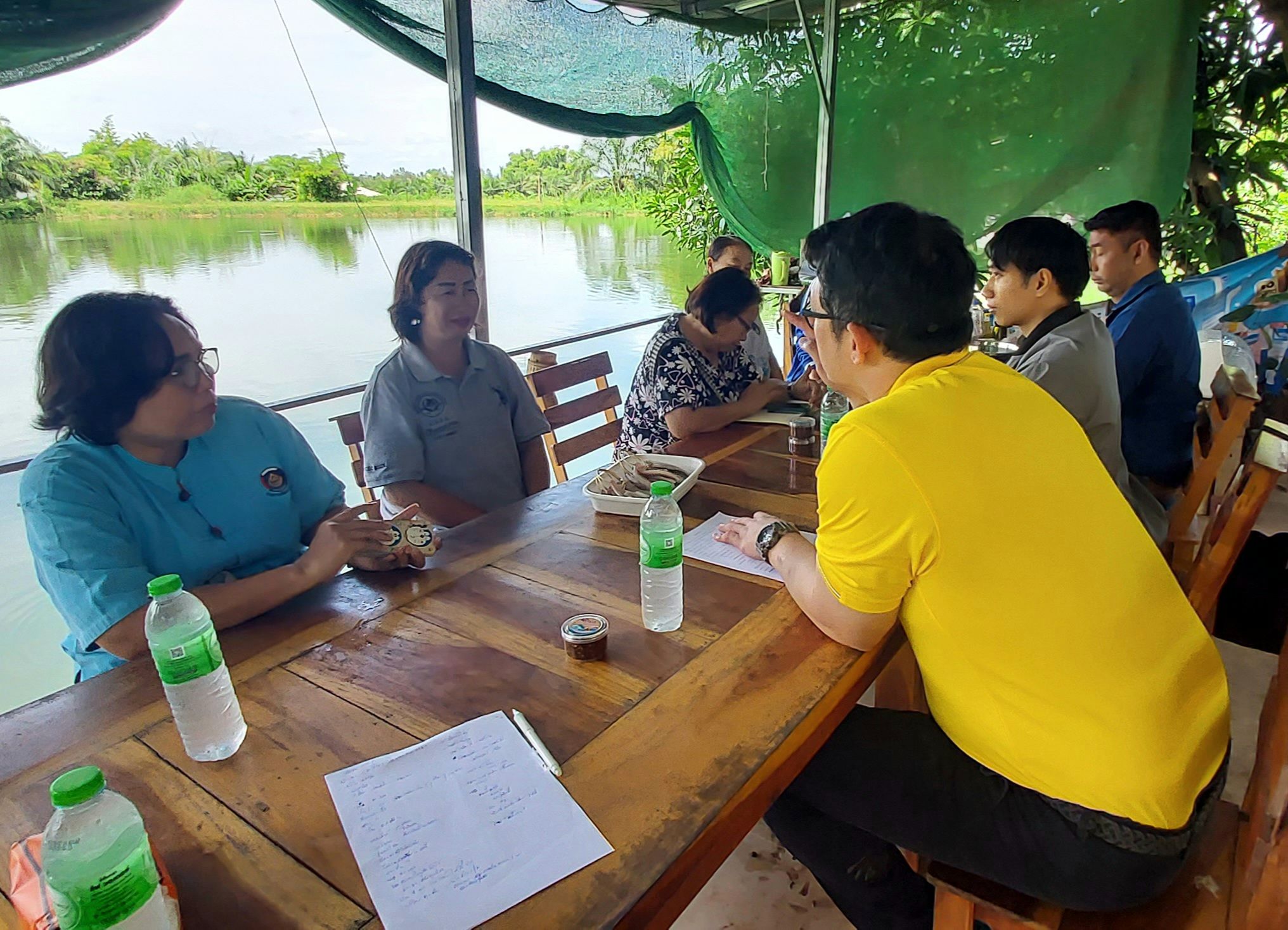 พช.หนองคาย ลงพื้นที่ติดตาม สนับสนุนแบบบูรณาการตามโครงการส่งเสริมการสร้างรายได้จากกิจการอาหารปลอดภัย