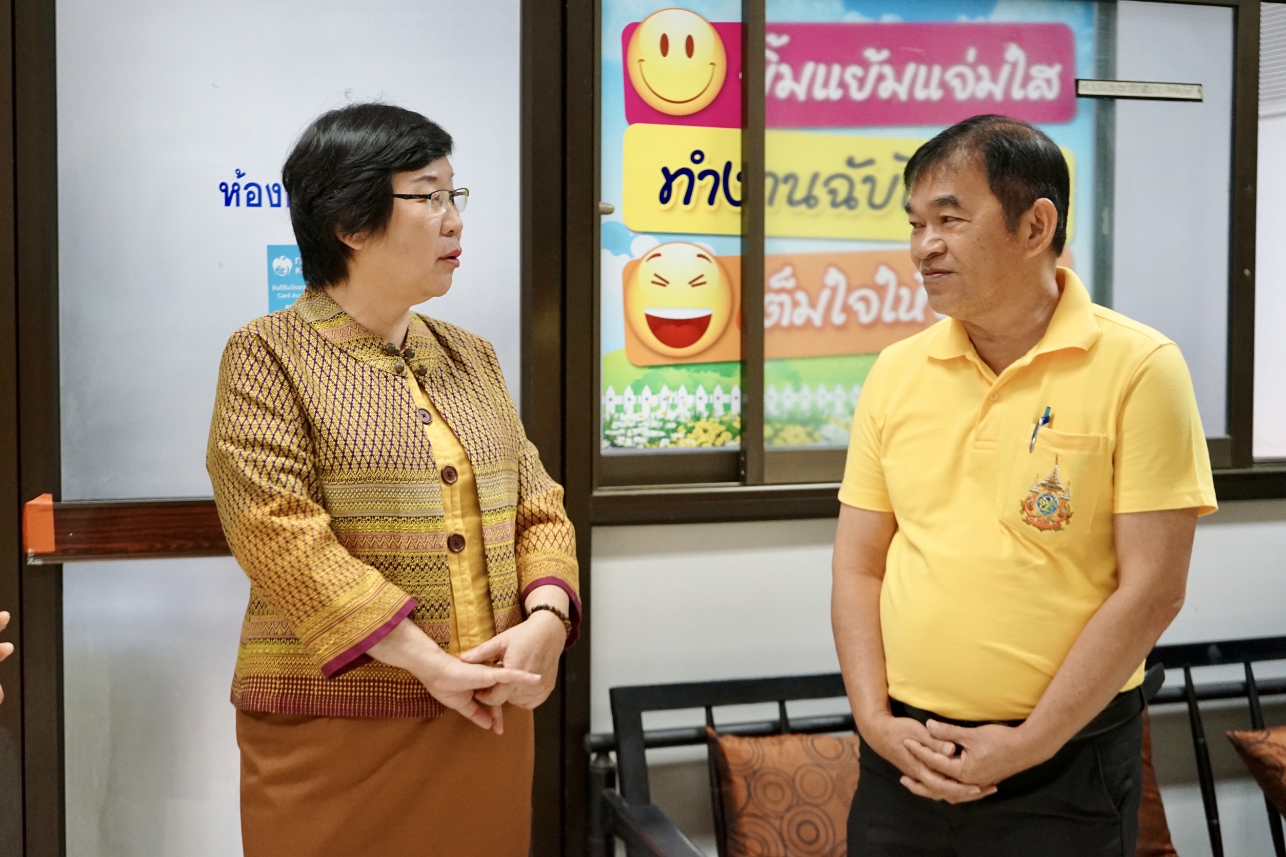 หัวหน้าผู้ตรวจราชการกรมการพัฒนาชุมชน(นางทัศนีย์ ชัยคุณแสง) พบปะ ให้กำลังใจ เจ้าหน้าที่พัฒนาชุมชน สำนักงานพัฒนาชุมชนจังหวัดหนองคาย ในโอกาสลงพื้นที่เพื่อตรวจติดตามฯ