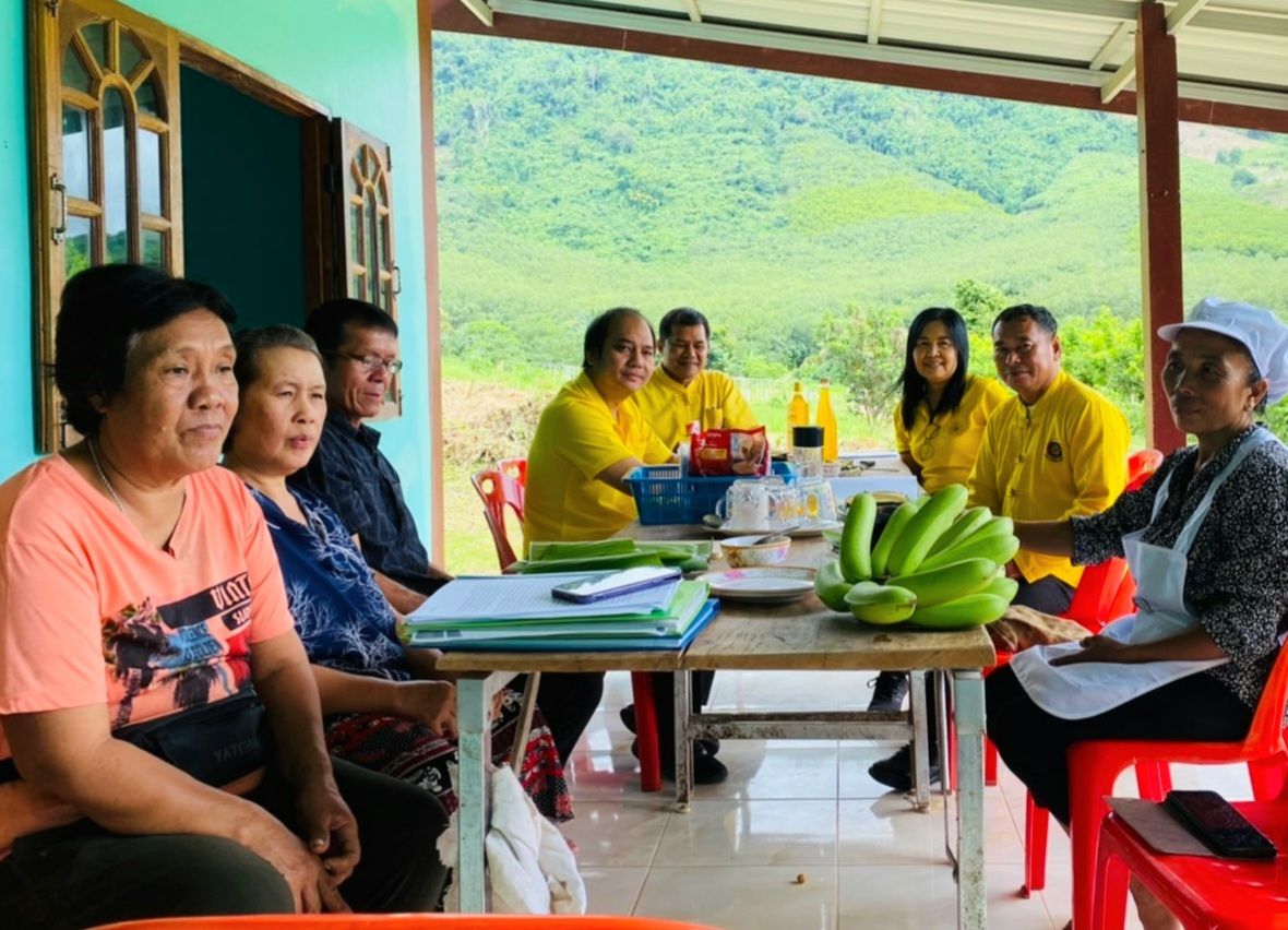 พช.หนองคาย ลงพื้นที่ติดตาม สนับสนุนแบบบูรณาการตามโครงการส่งเสริมการสร้างรายได้จากกิจการอาหารปลอดภัย ประจำปี 2567