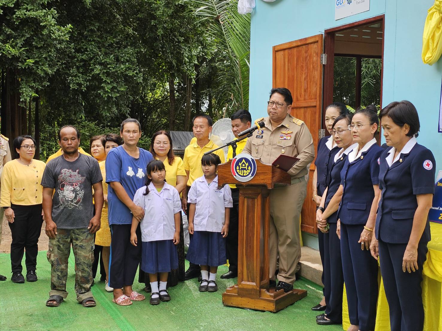 ผู้ว่าฯหนองคาย ขับเคลื่อนการขจัดความยากจน ส่งมอบบ้านห่วงใยจากใจ GLO ประจำปี 2566 ให้ครัวเรือนเป้าหมาย TPMAP อ.สระใคร