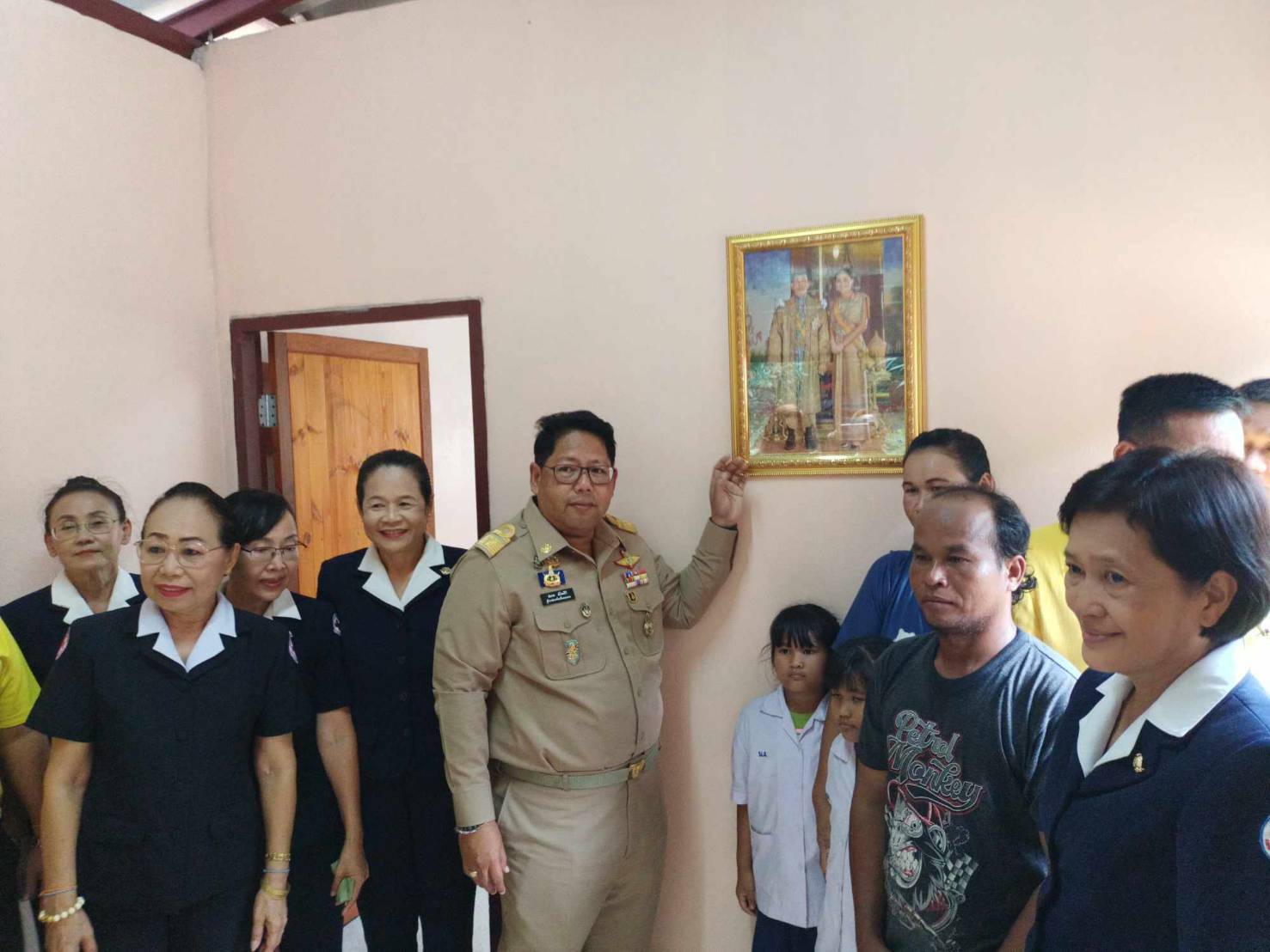 ผู้ว่าฯหนองคาย ขับเคลื่อนการขจัดความยากจน ส่งมอบบ้านห่วงใยจากใจ GLO ประจำปี 2566 ให้ครัวเรือนเป้าหมาย TPMAP อ.สระใคร