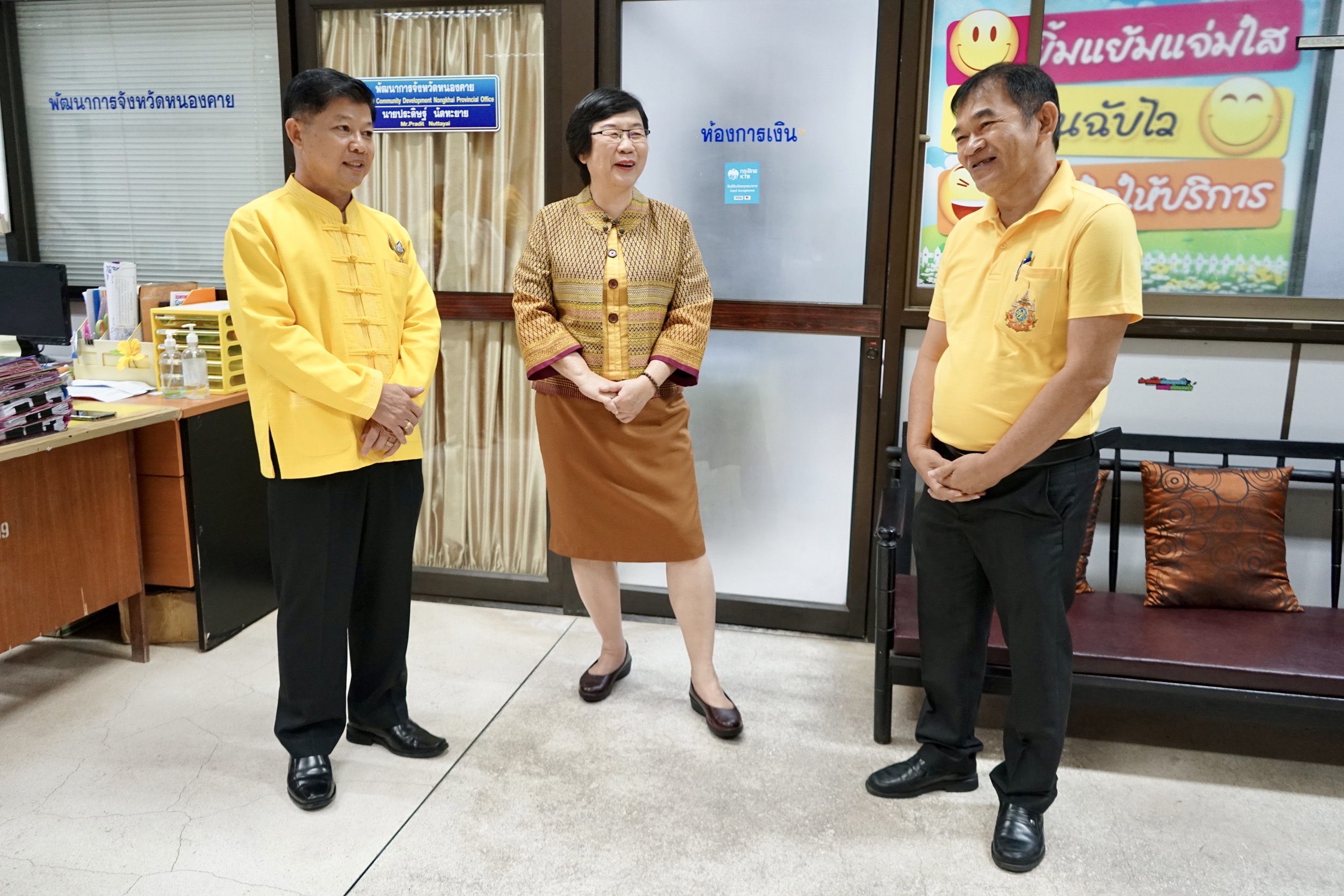 หัวหน้าผู้ตรวจราชการกรมการพัฒนาชุมชน(นางทัศนีย์ ชัยคุณแสง) พบปะ ให้กำลังใจ เจ้าหน้าที่พัฒนาชุมชน สำนักงานพัฒนาชุมชนจังหวัดหนองคาย ในโอกาสลงพื้นที่เพื่อตรวจติดตามฯ