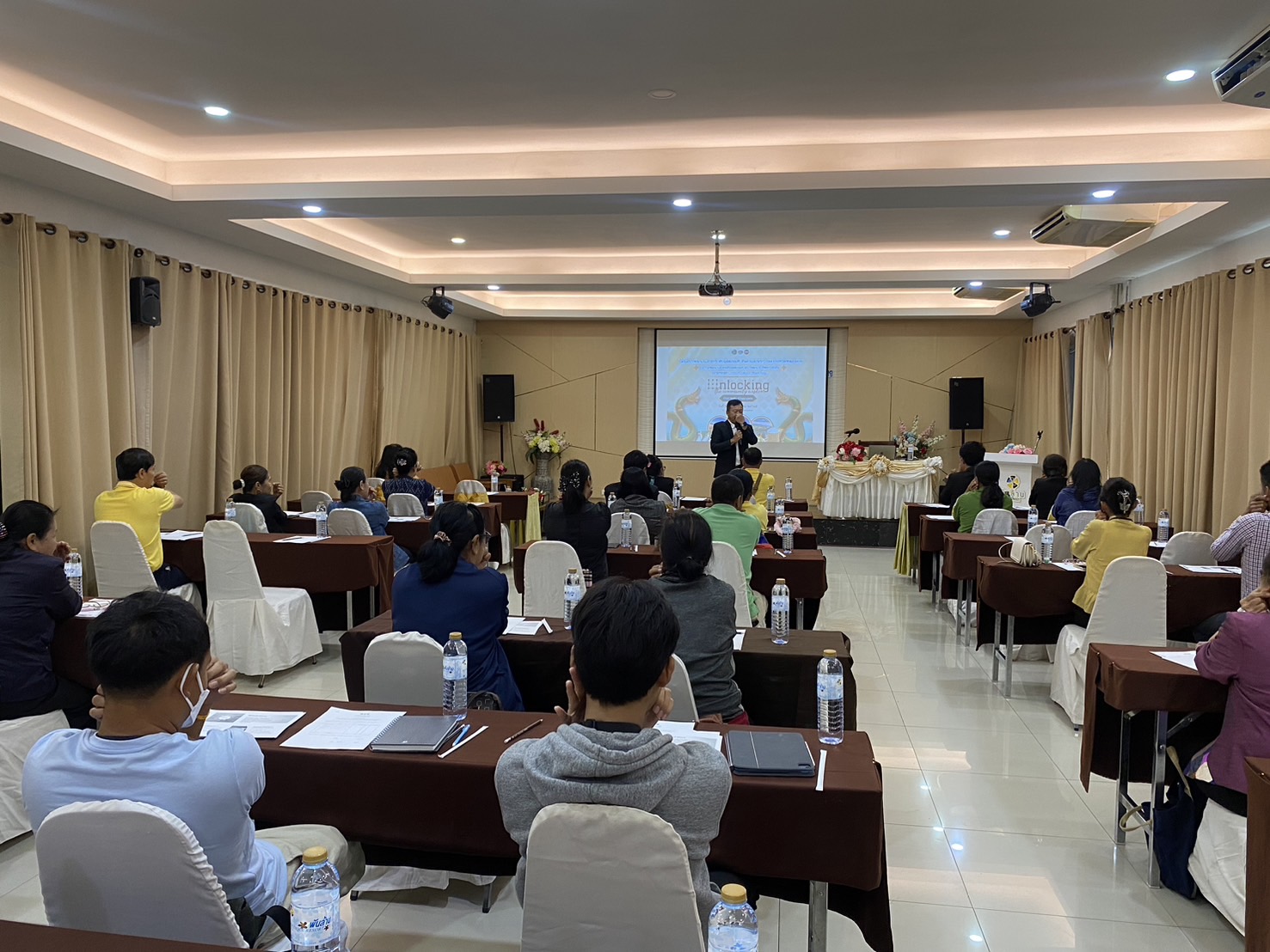 พช.หนองคาย ติวเข้มผู้ผลิต ผู้ประกอบการ OTOP จัดอบรมหลักสูตร “OTOP Online Marketing” ภายใต้โครงการพัฒนาและยกระดับผลิตภัณฑ์ สินค้าและบริการของจังหวัดหนองคาย