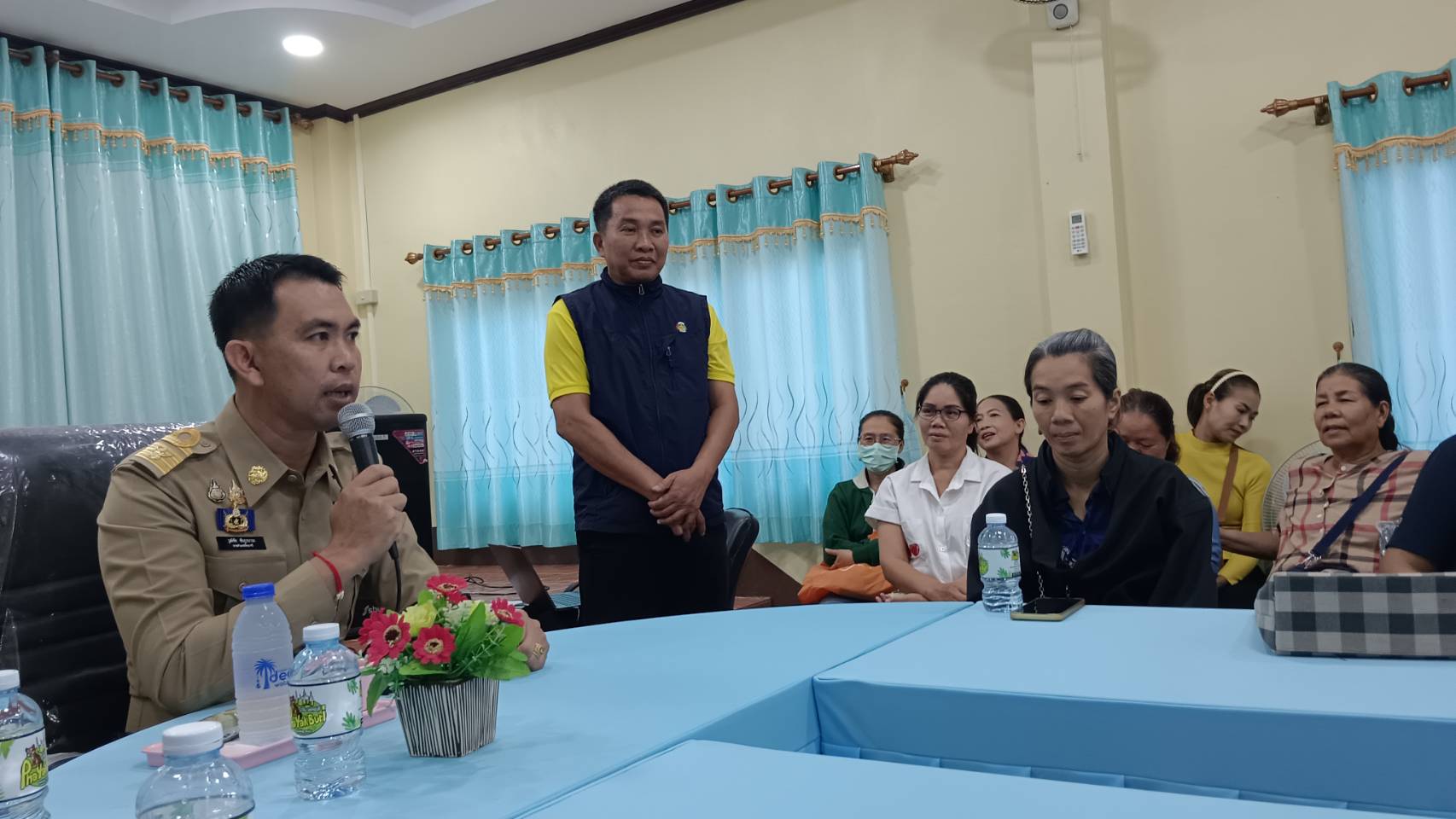 กองทุนพัฒนาบทบาทสตรี จังหวัดหนองคาย ลงพื้นที่ดำเนินกิจกรรม Mobile Clinic แก้หนี้ อ.รัตนวาปี