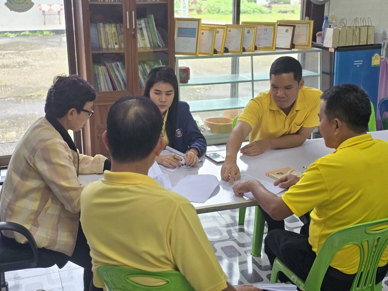 พช.หนองคาย ลงพื้นที่ติดตามและสนับสนุนการบริหารการจัดเก็บข้อมูลความจำเป็นขั้นพื้นฐาน (จปฐ.) ปี 2567