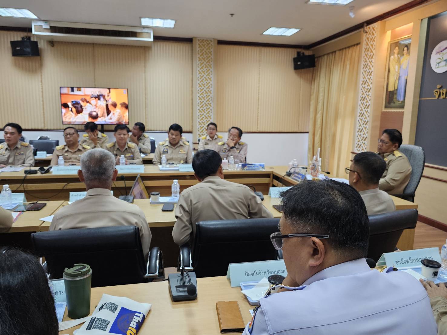 พช.หนองคาย ร่วมการประชุมขับเคลื่อนและติดตามนโยบายของรัฐบาล และภารกิจสำคัญของปลัดกระทรวงมหาดไทย ประจำปีงบประมาณ พ.ศ.2567 (เดือนสิงหาคม 2567) ผ่านระบบวีดิทัศน์ทางไกล (VCS)