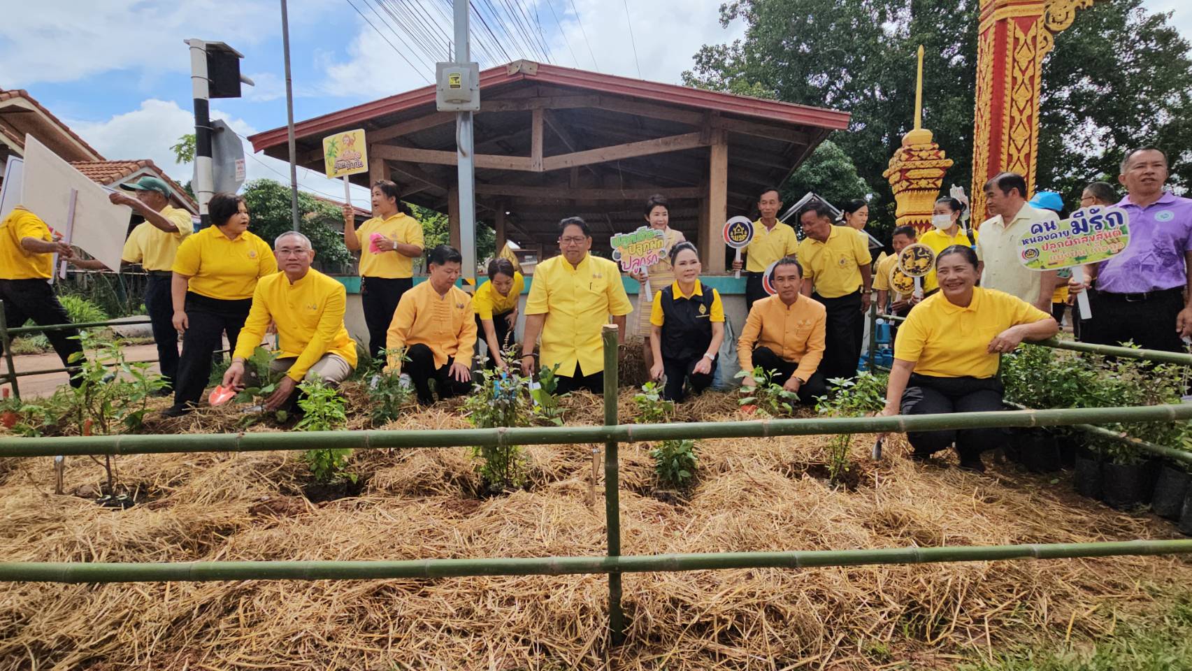 พช.หนองคาย น้อมนำแนวพระราชดำริฯ การสร้างความมั่นคงทางอาหาร จัดกิจกรรม KICK OFF “เส้นทางนี้มีผล ผู้คนรักกัน ปันสุข”