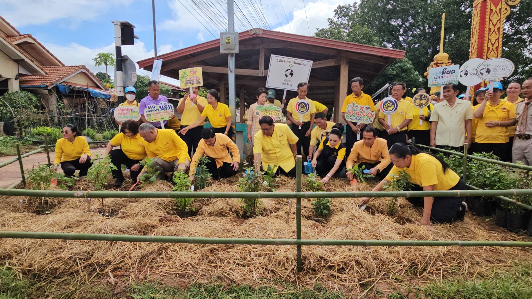 พช.หนองคาย น้อมนำแนวพระราชดำริฯ การสร้างความมั่นคงทางอาหาร จัดกิจกรรม KICK OFF “เส้นทางนี้มีผล ผู้คนรักกัน ปันสุข”