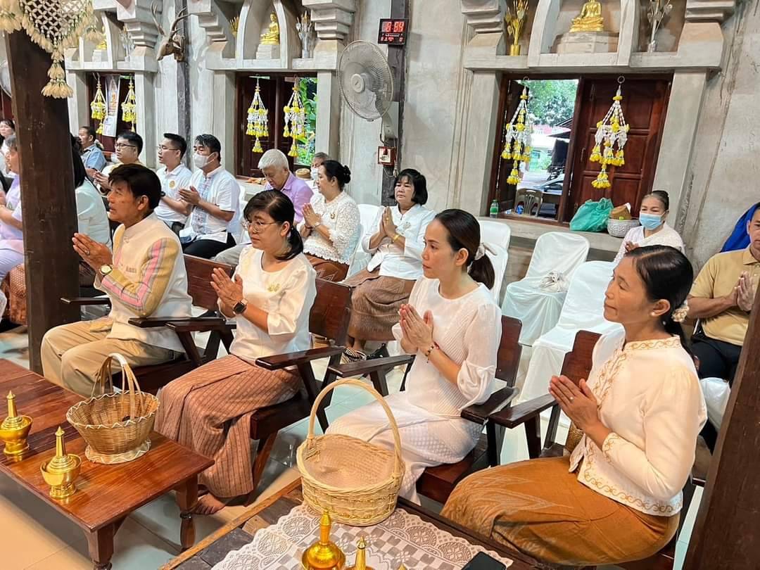 พช.หนองคาย ร่วมโครงการเข้าวัดปฏิบัติธรรมวันธรรมะสวนะ ครอบครัวหิ้วตะกร้า ศรัทธาอิ่มบุญ อุดหนุนชุมชน