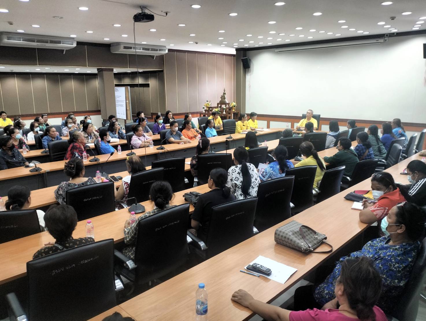 พช.หนองคาย ลงพื้นที่ดำเนินโครงการบริหารจัดการหนี้กองทุนพัฒนาบทบาทสตรี จังหวัดหนองคาย กิจกรรม Mobile Clinic แก้หนี้ พื้นที่อำเภอเมืองหนองคาย