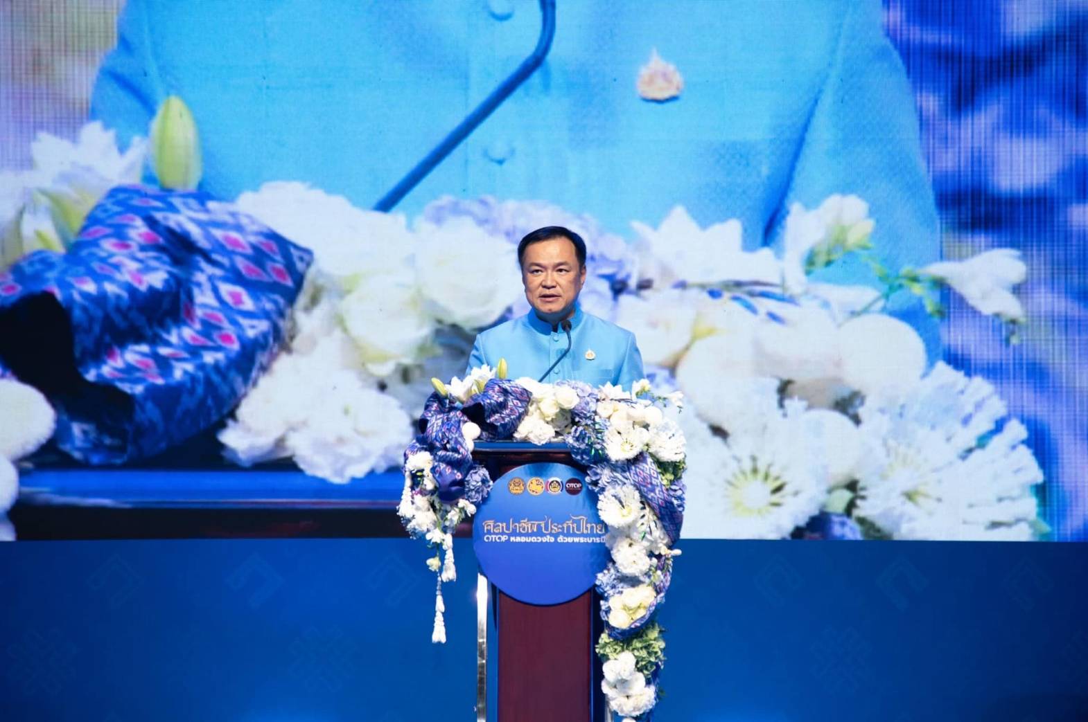 งานยิ่งใหญ่แห่งปี จังหวัดหนองคาย ร่วมพิธีเปิดงาน “ศิลปาชีพประทีปไทย OTOP หลอมดวงใจ ด้วยพระบารมี” ปี 2567