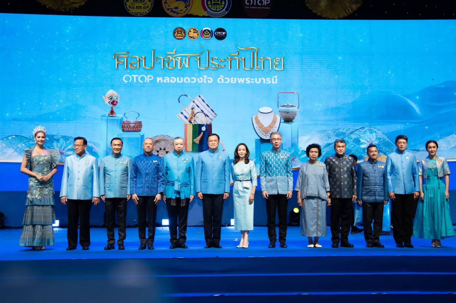 งานยิ่งใหญ่แห่งปี จังหวัดหนองคาย ร่วมพิธีเปิดงาน “ศิลปาชีพประทีปไทย OTOP หลอมดวงใจ ด้วยพระบารมี” ปี 2567