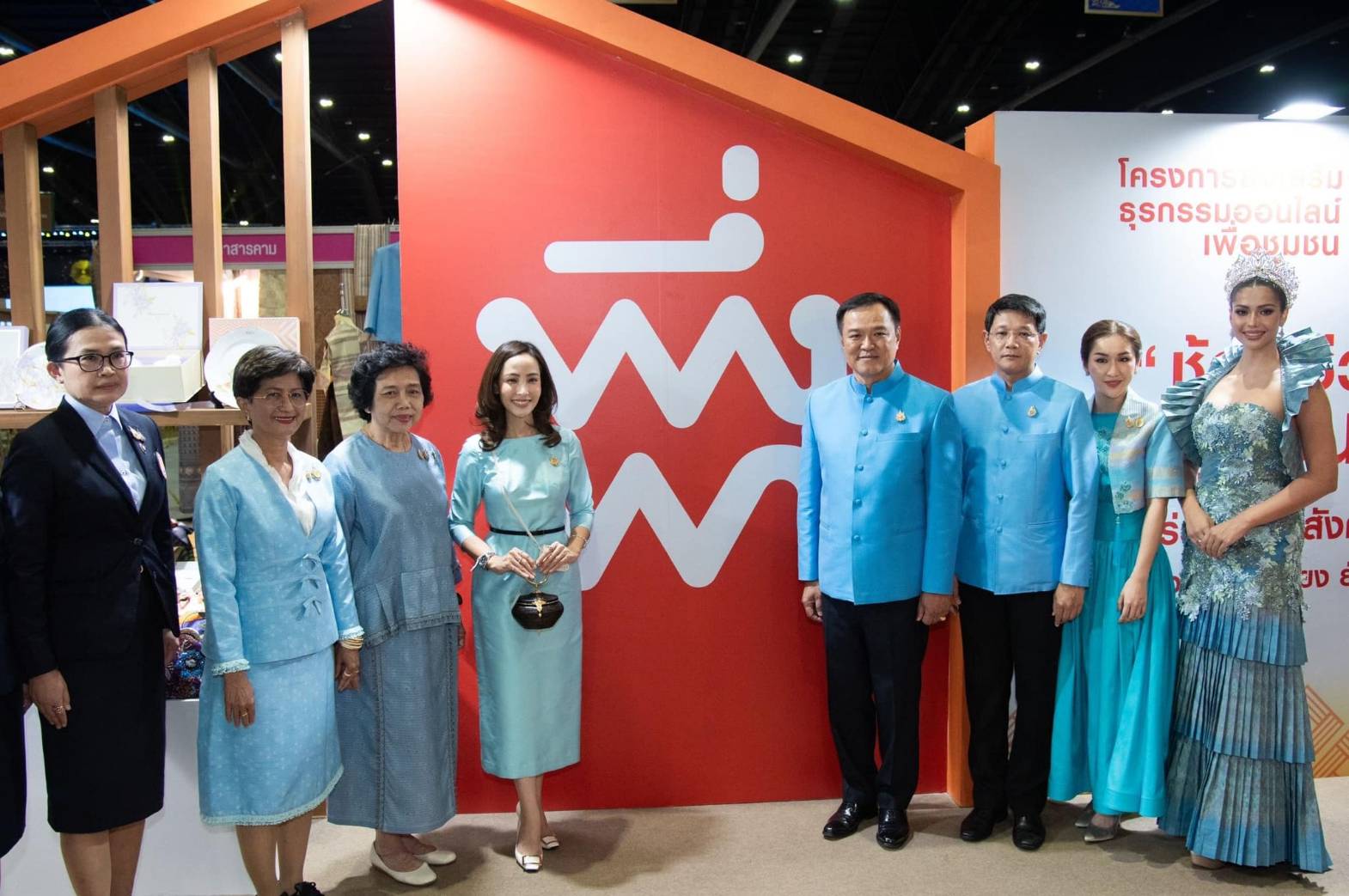 งานยิ่งใหญ่แห่งปี จังหวัดหนองคาย ร่วมพิธีเปิดงาน “ศิลปาชีพประทีปไทย OTOP หลอมดวงใจ ด้วยพระบารมี” ปี 2567