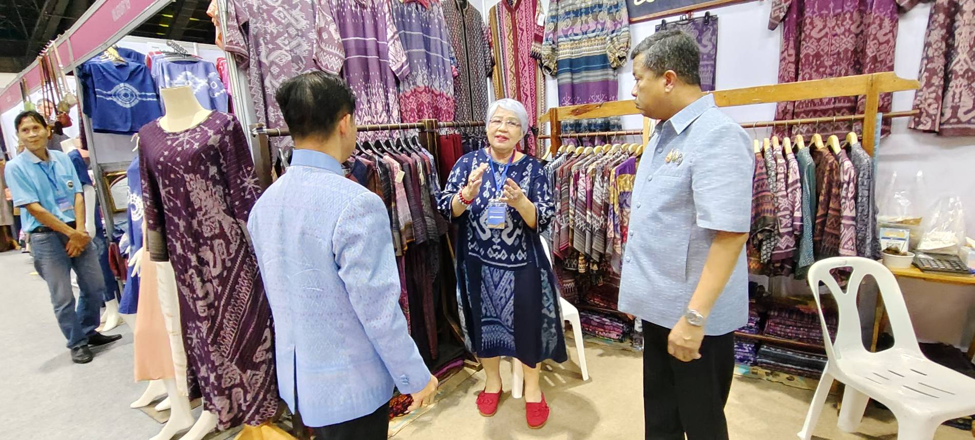 งานยิ่งใหญ่แห่งปี จังหวัดหนองคาย ร่วมพิธีเปิดงาน “ศิลปาชีพประทีปไทย OTOP หลอมดวงใจ ด้วยพระบารมี” ปี 2567