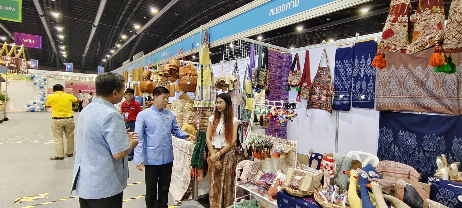 งานยิ่งใหญ่แห่งปี จังหวัดหนองคาย ร่วมพิธีเปิดงาน “ศิลปาชีพประทีปไทย OTOP หลอมดวงใจ ด้วยพระบารมี” ปี 2567