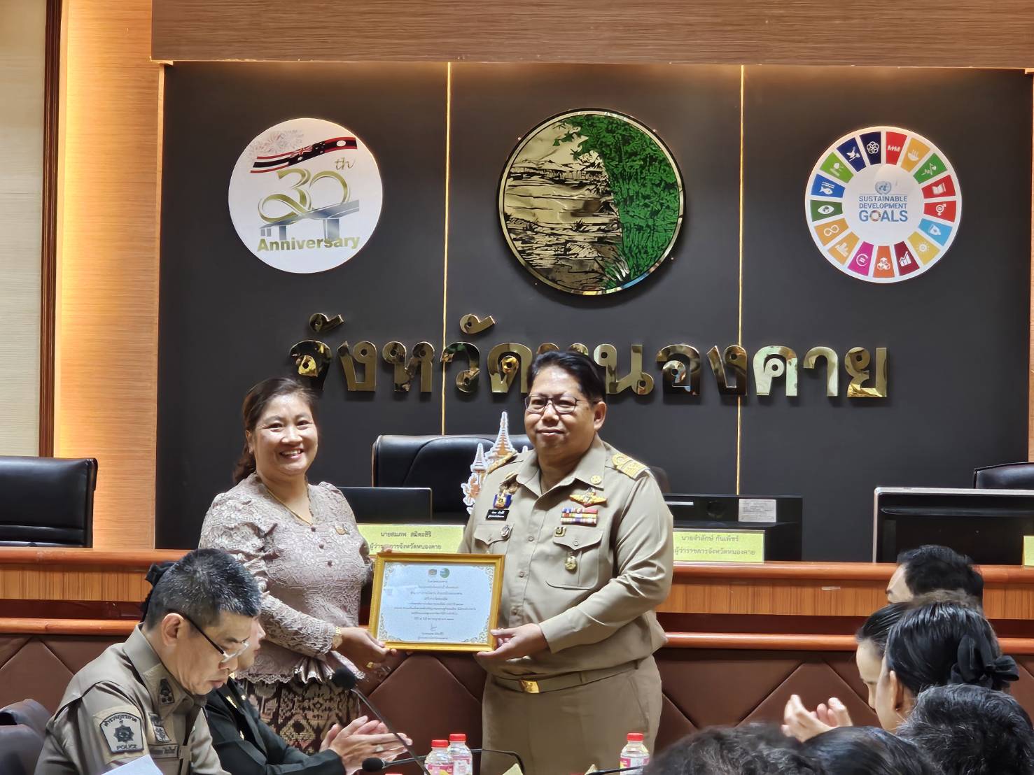 พช.หนองคาย ร่วมการประชุมคณะกรมการจังหวัดและหัวหน้าส่วนราชการประจำจังหวัด ครั้งที่ 8/2567 และพิธีมอบใบประกาศนียบัตรรางวัลเชิดชูเกียรติกิจกรรมพัฒนาชุมชนดีเด่น จังหวัดหนองคาย