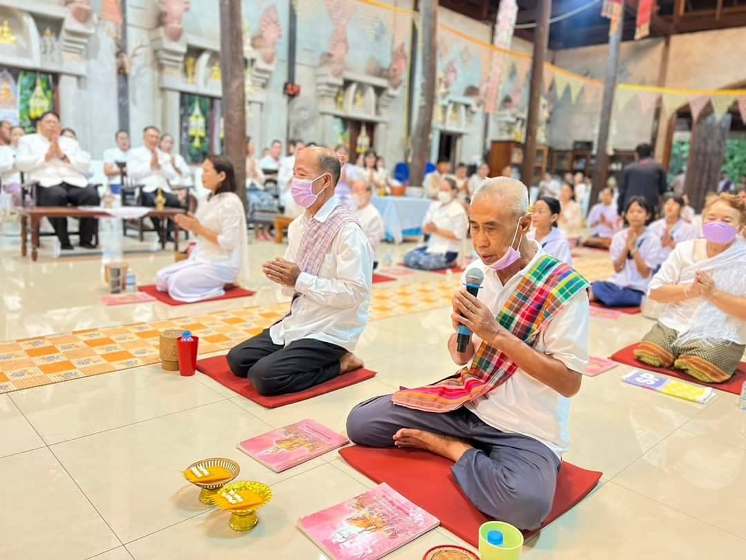 พช.หนองคาย ร่วมโครงการเข้าวัดปฏิบัติธรรมวันธรรมะสวนะ ครอบครัวหิ้วตะกร้า ศรัทธาอิ่มบุญ อุดหนุนชุมชน