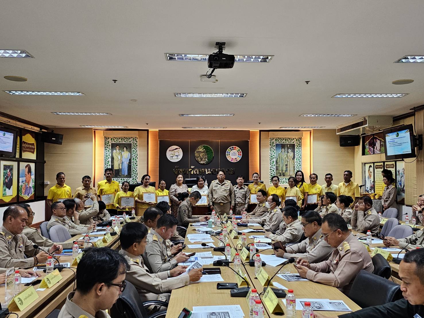 พช.หนองคาย ร่วมการประชุมคณะกรมการจังหวัดและหัวหน้าส่วนราชการประจำจังหวัด ครั้งที่ 8/2567 และพิธีมอบใบประกาศนียบัตรรางวัลเชิดชูเกียรติกิจกรรมพัฒนาชุมชนดีเด่น จังหวัดหนองคาย