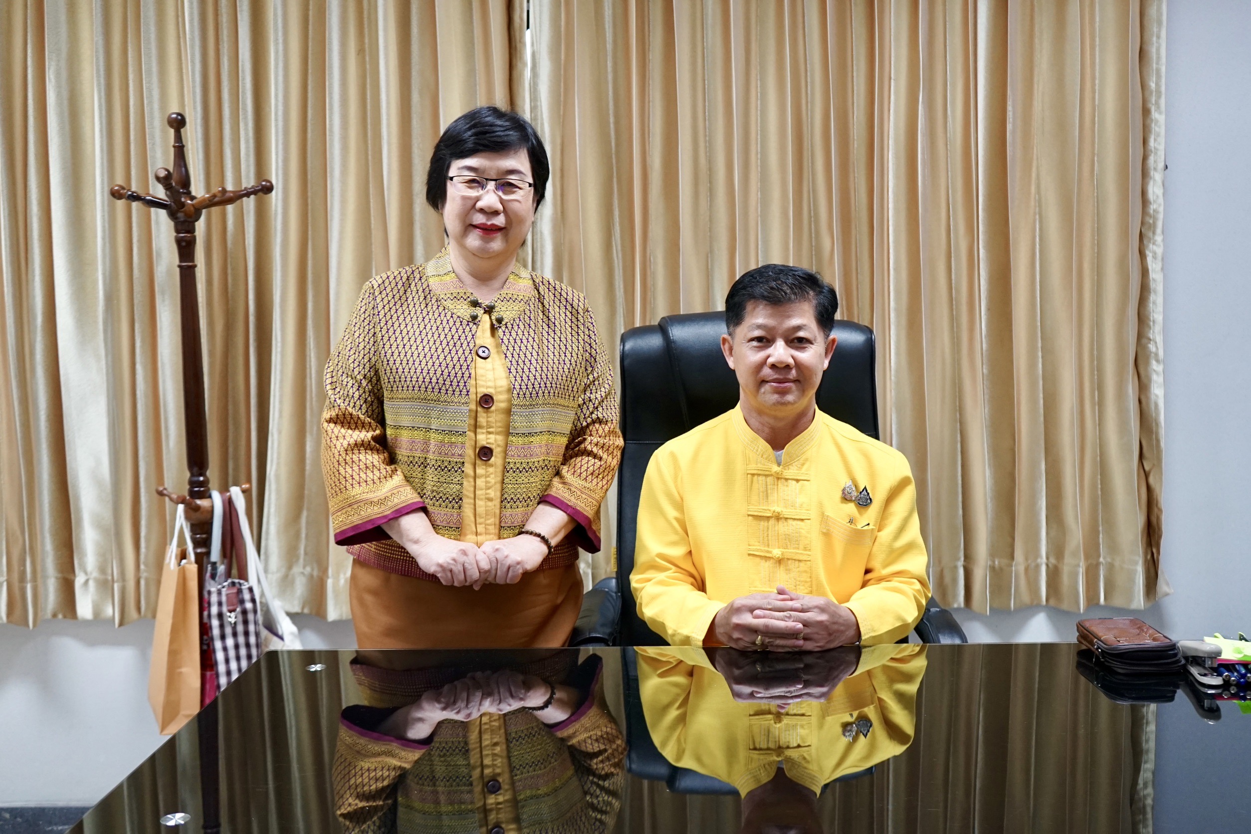 หัวหน้าผู้ตรวจราชการกรมการพัฒนาชุมชน(นางทัศนีย์ ชัยคุณแสง) พบปะ ให้กำลังใจ เจ้าหน้าที่พัฒนาชุมชน สำนักงานพัฒนาชุมชนจังหวัดหนองคาย ในโอกาสลงพื้นที่เพื่อตรวจติดตามฯ