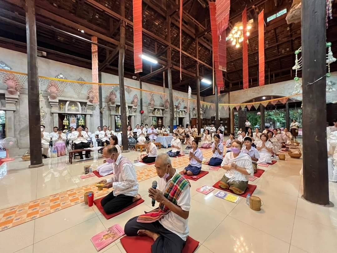 พช.หนองคาย ร่วมโครงการเข้าวัดปฏิบัติธรรมวันธรรมะสวนะ ครอบครัวหิ้วตะกร้า ศรัทธาอิ่มบุญ อุดหนุนชุมชน
