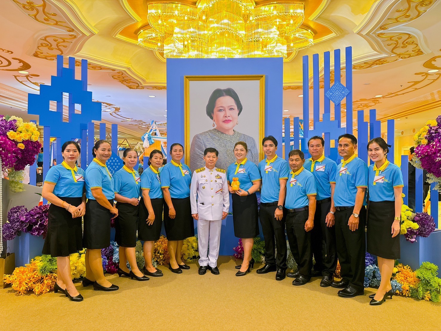 ผู้ว่าฯหนองคาย นำคณะหมู่บ้านต้นกล้ากองทุนแม่ของแผ่นดิน เข้ารับพระราชทานเงินขวัญถุงกองทุนแม่ของแผ่นดิน ปี 2567