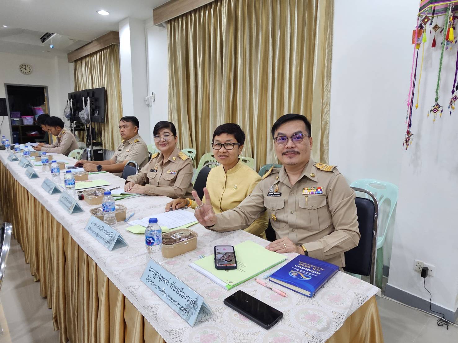 พช.หนองคาย ประชุมคณะกรรมการดำเนินการคัดสรรสุดยอด หนึ่งตำบล หนึ่งผลิตภัณฑ์ไทย (OTOP Product Champion : OPC) เตรียมคัดสรรผลิตภัณฑ์ OTOP 2567 ยกระดับผลิตภัณฑ์ท้องถิ่นสู่ตลาดโลก