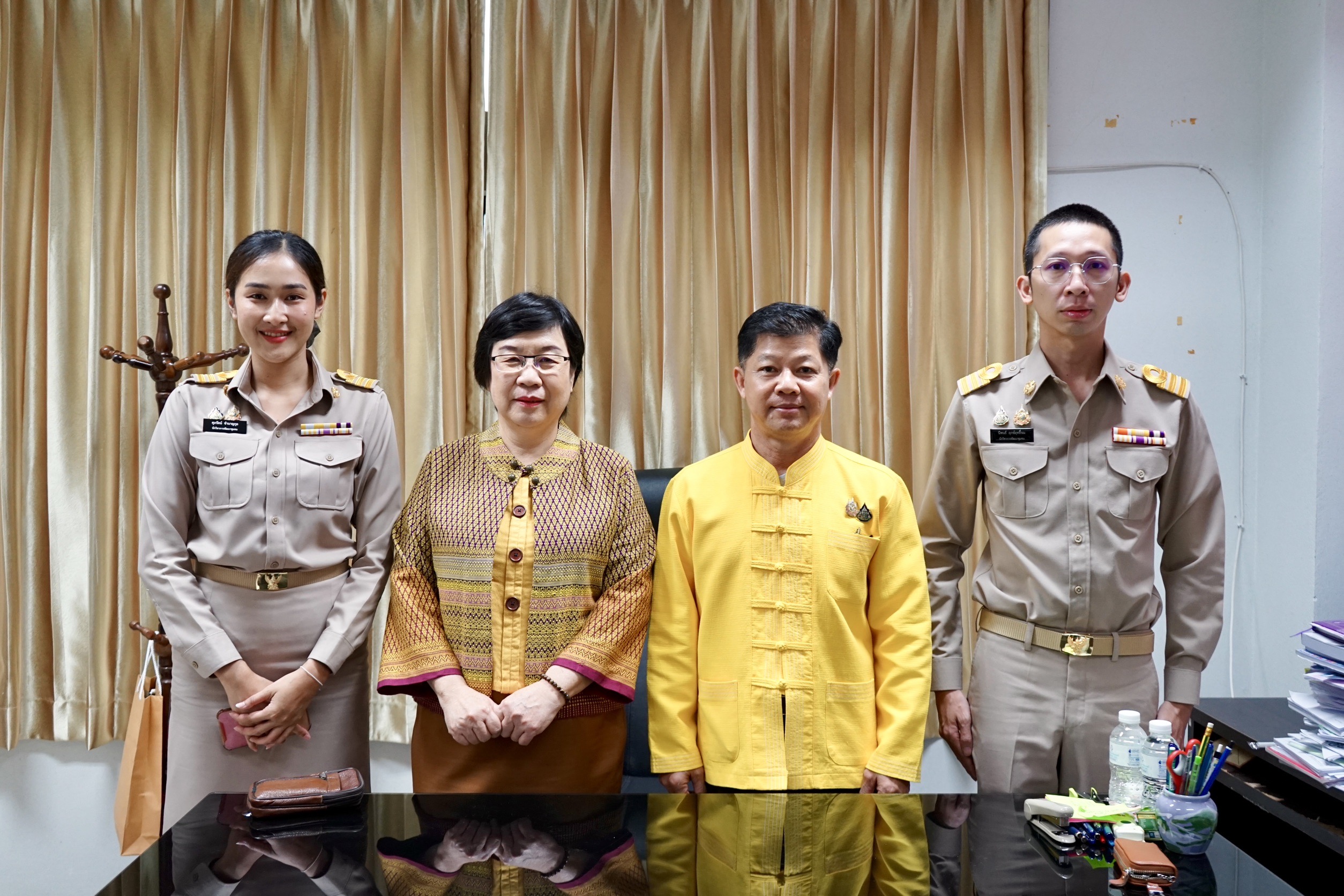 หัวหน้าผู้ตรวจราชการกรมการพัฒนาชุมชน(นางทัศนีย์ ชัยคุณแสง) พบปะ ให้กำลังใจ เจ้าหน้าที่พัฒนาชุมชน สำนักงานพัฒนาชุมชนจังหวัดหนองคาย ในโอกาสลงพื้นที่เพื่อตรวจติดตามฯ