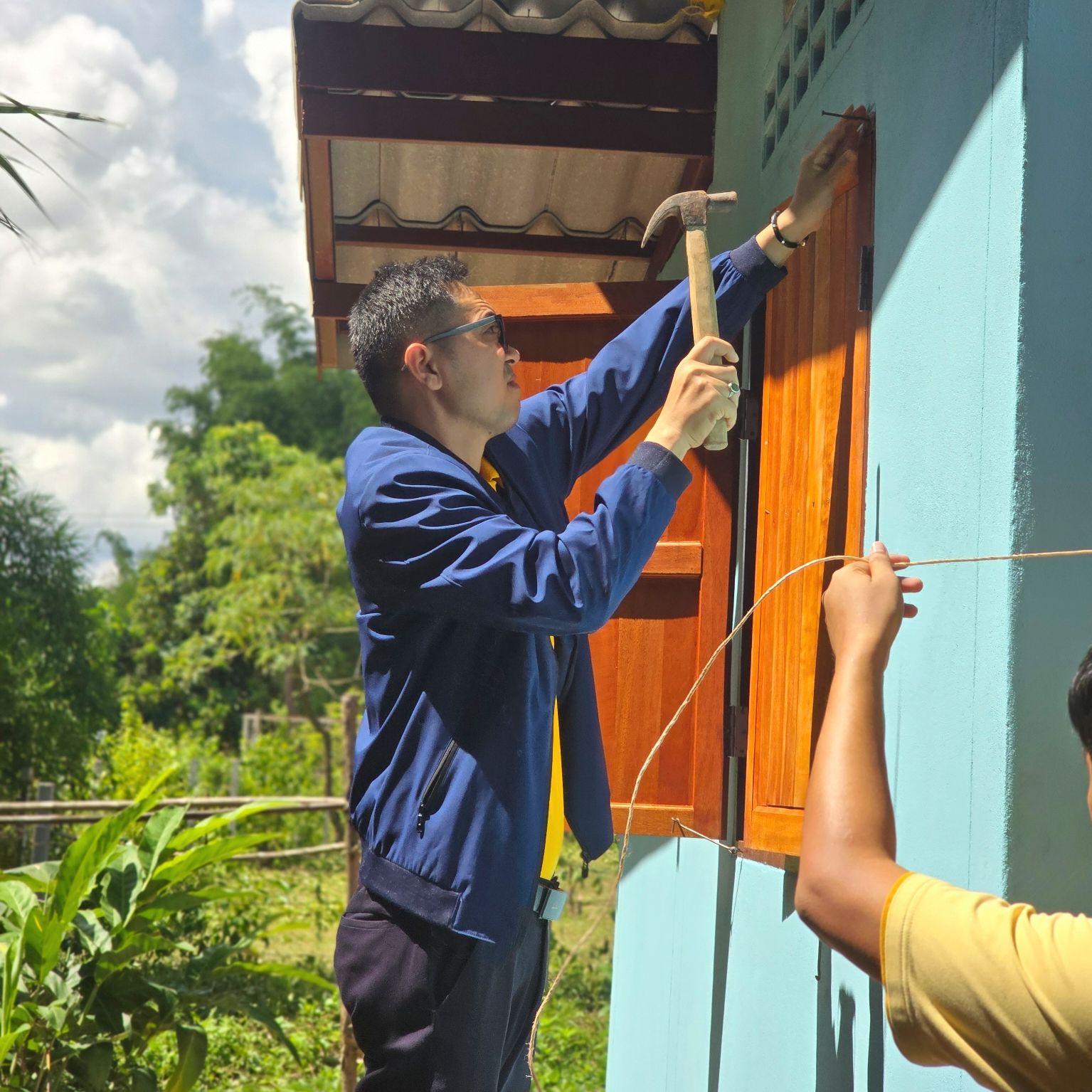 พช.หนองคาย ลงพื้นที่เตรียมความพร้อมพิธีมอบบ้านห่วงใยจากใจ GLO อำเภอสระใคร