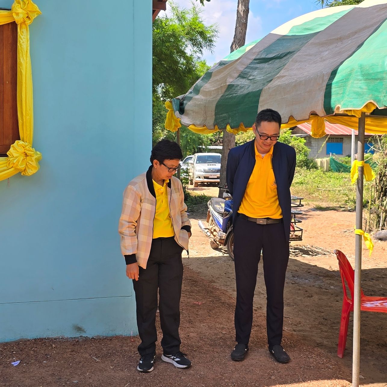 พช.หนองคาย ลงพื้นที่เตรียมความพร้อมพิธีมอบบ้านห่วงใยจากใจ GLO อำเภอสระใคร