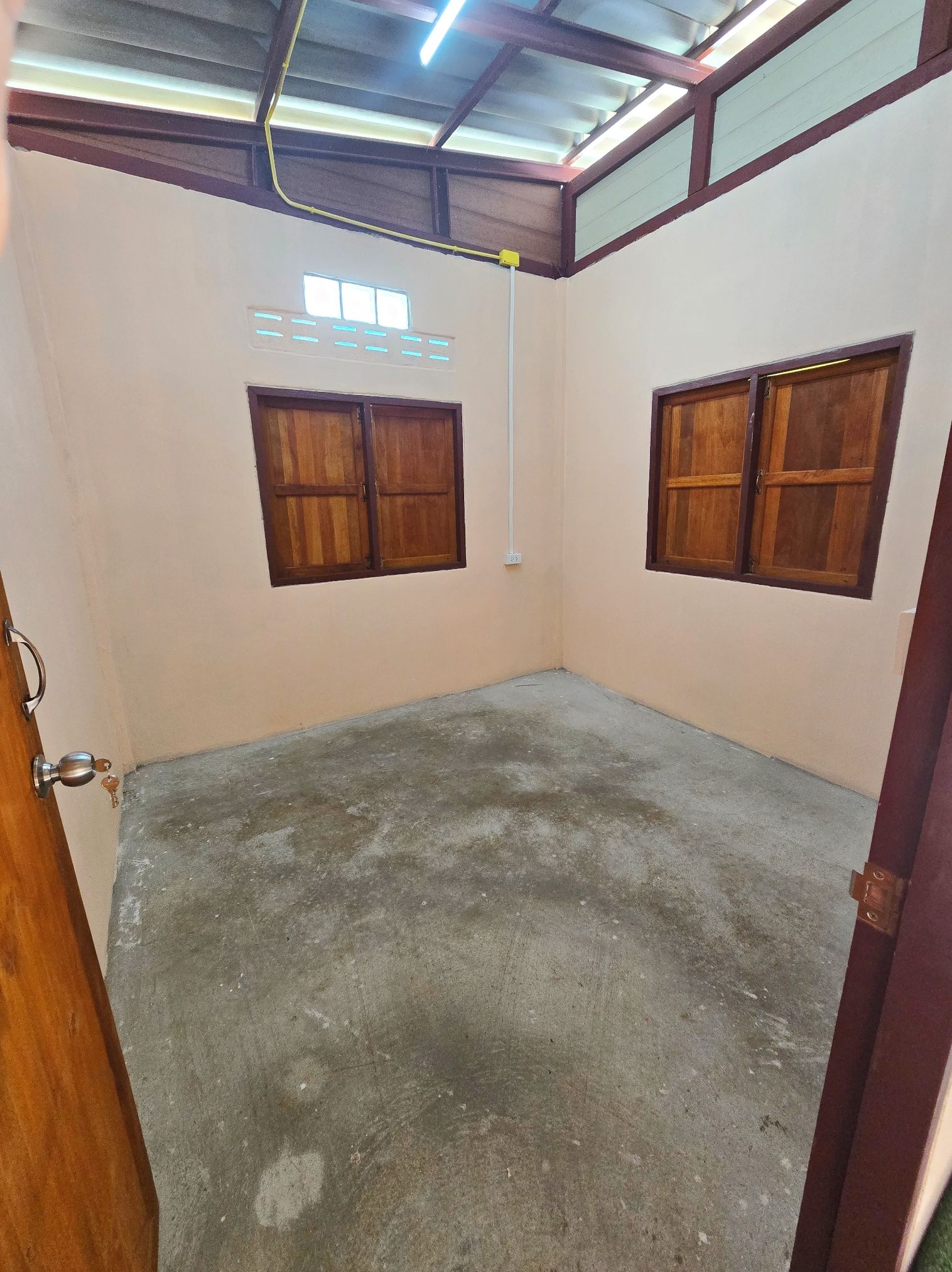 พช.หนองคาย ลงพื้นที่เตรียมความพร้อมพิธีมอบบ้านห่วงใยจากใจ GLO อำเภอสระใคร