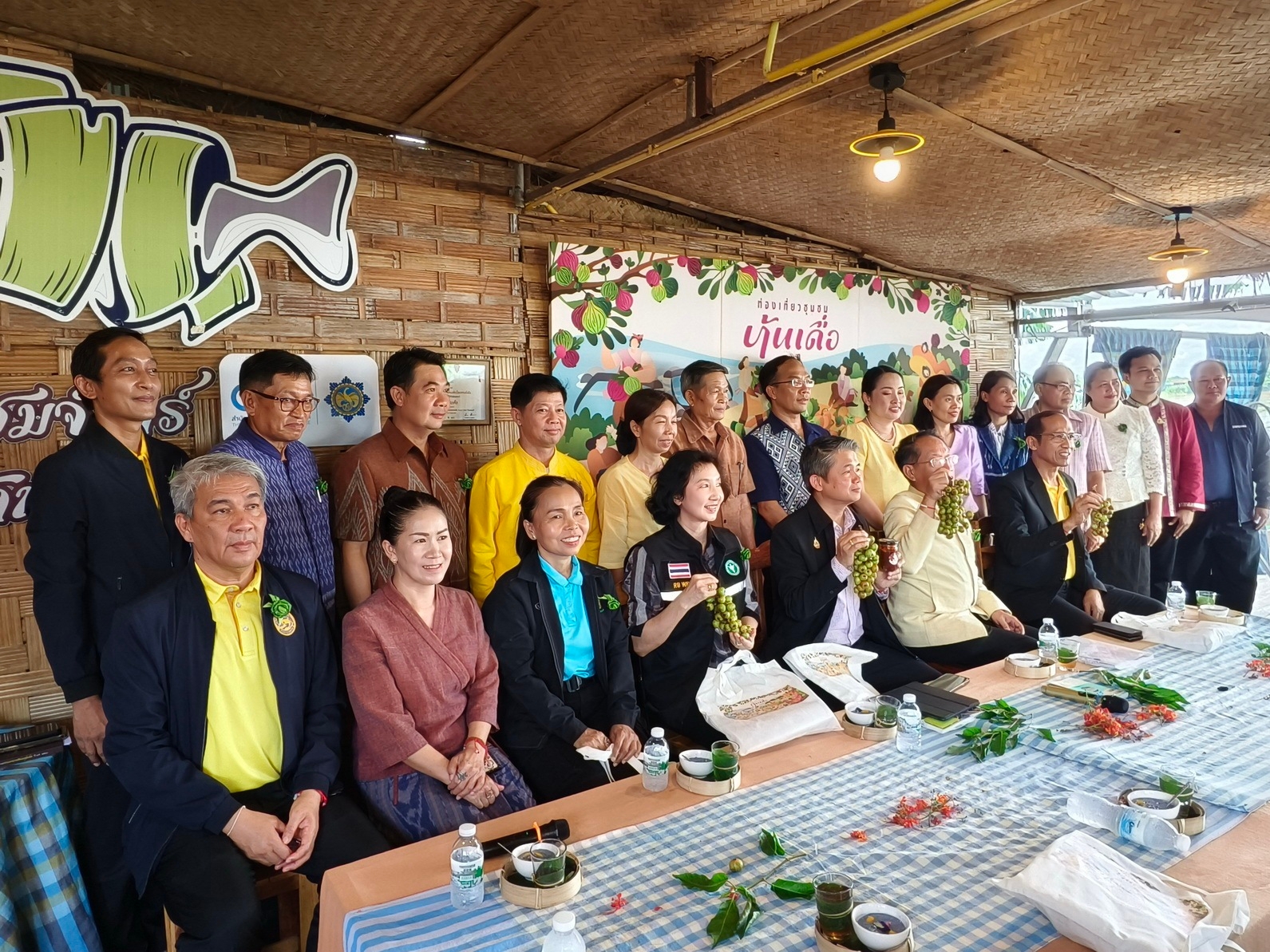 พช.หนองคาย ร่วมต้อนรับผู้ตรวจราชการสำนักนายกรัฐมนตรี เขตตรวจราชการที่ 10 พร้อมคณะ ลงพื้นที่ตรวจติดตาม การขับเคลื่อนนโยบาย Soft Power แหล่งท่องเที่ยวชุมชนบ้านเดื่อ