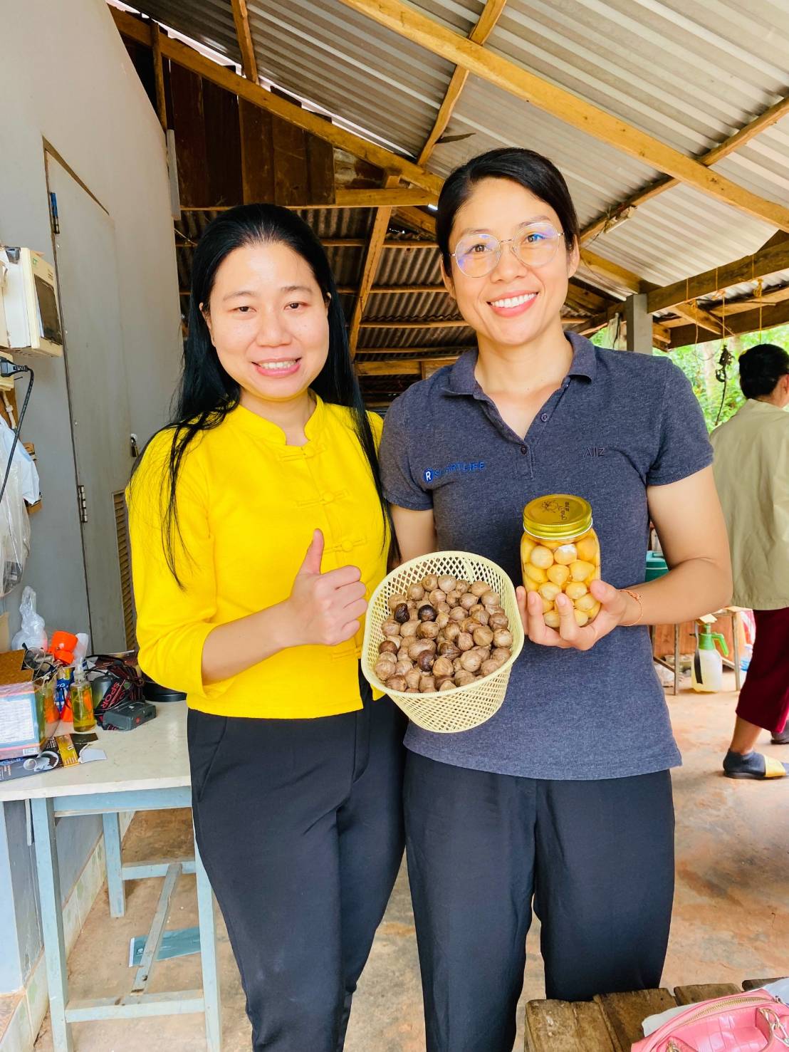 พช.หนองคาย ลงพื้นที่ติดตาม สนับสนุนแบบบูรณาการตามโครงการส่งเสริมการสร้างรายได้จากกิจการอาหารปลอดภัย ประจำปี 2567