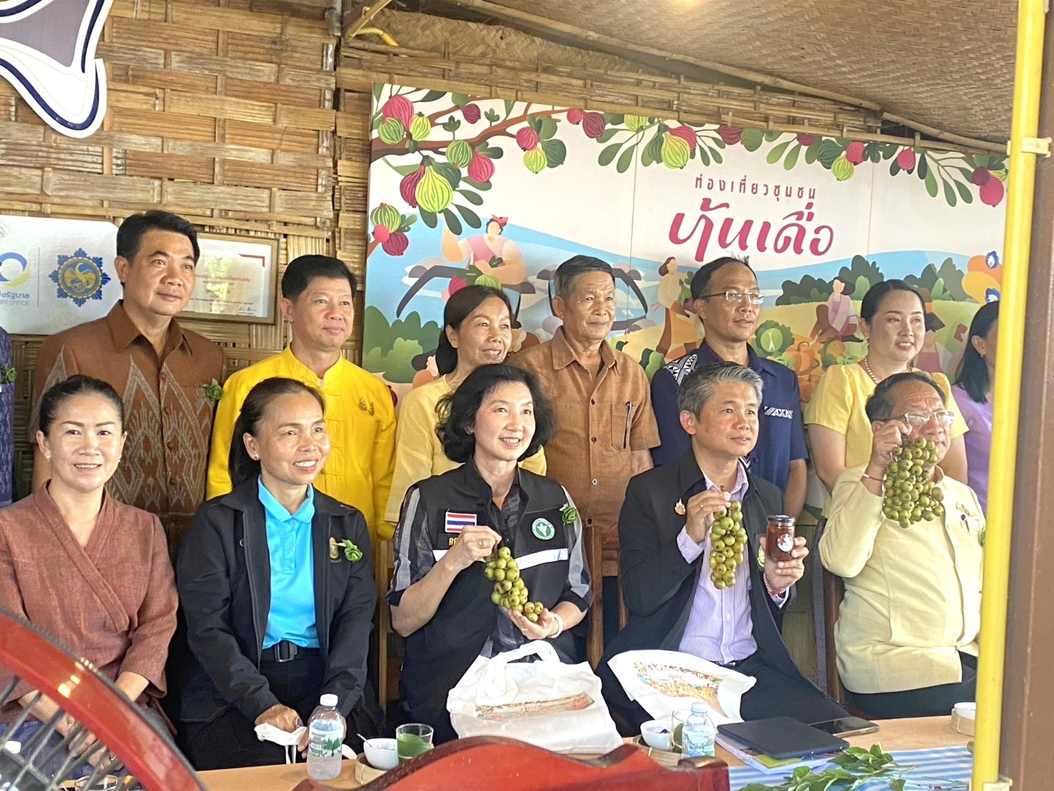 พช.หนองคาย ร่วมต้อนรับผู้ตรวจราชการสำนักนายกรัฐมนตรี เขตตรวจราชการที่ 10 พร้อมคณะ ลงพื้นที่ตรวจติดตาม การขับเคลื่อนนโยบาย Soft Power แหล่งท่องเที่ยวชุมชนบ้านเดื่อ