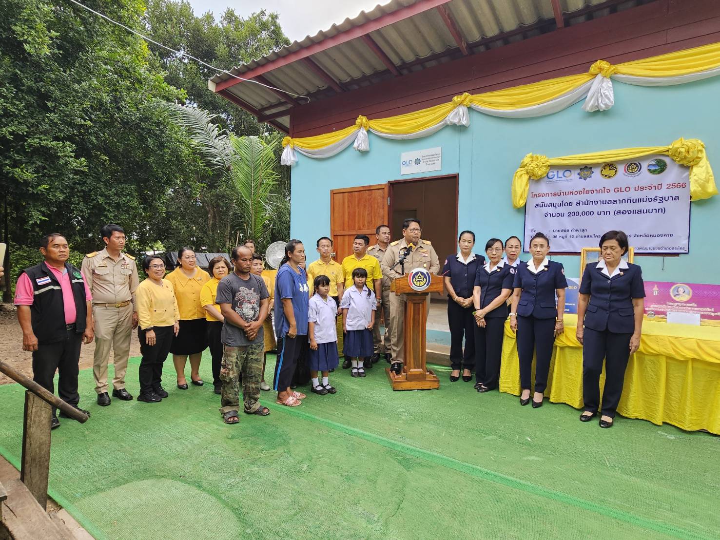 ผู้ว่าฯหนองคาย ขับเคลื่อนการขจัดความยากจน ส่งมอบบ้านห่วงใยจากใจ GLO ประจำปี 2566 ให้ครัวเรือนเป้าหมาย TPMAP อ.สระใคร