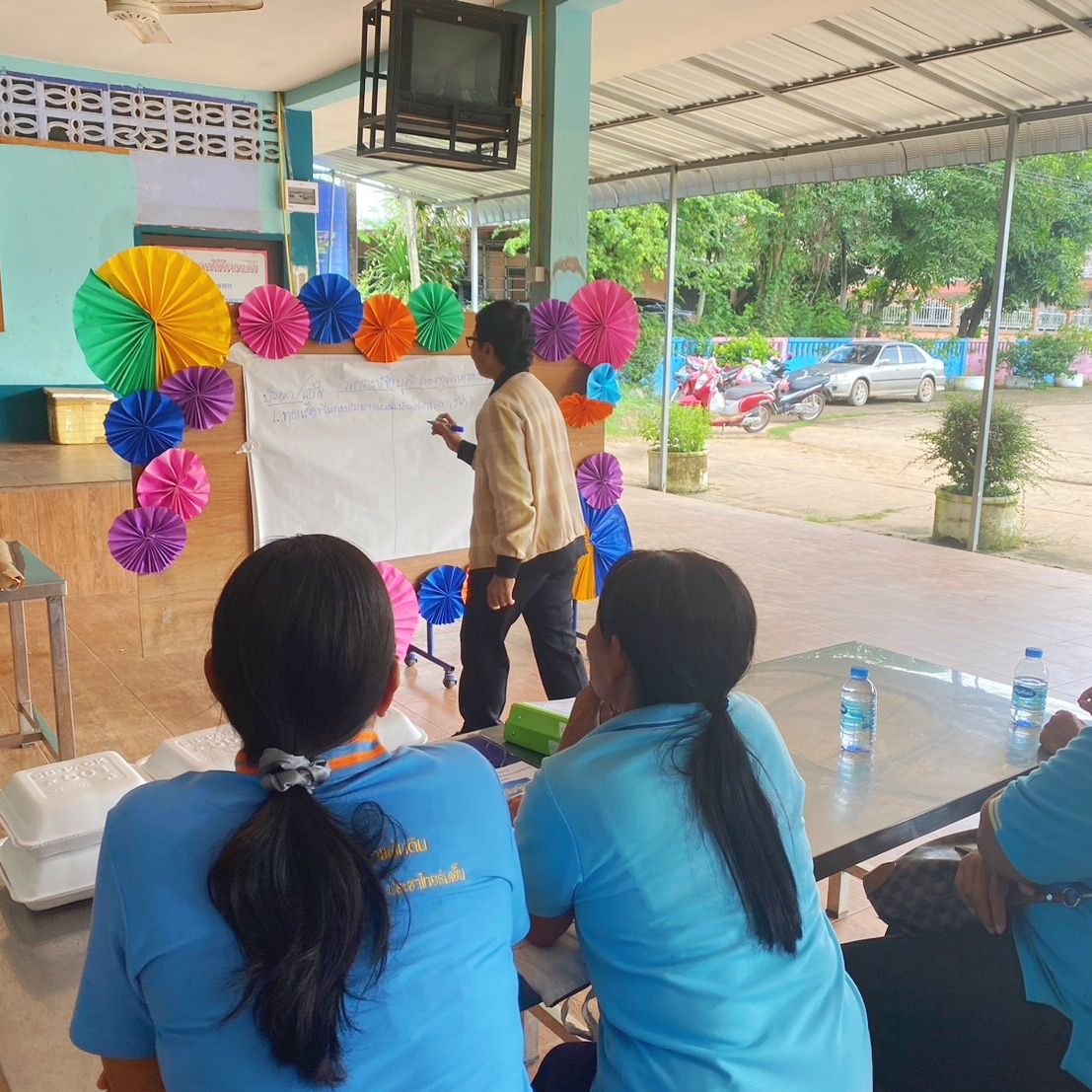 พช.หนองคาย ลงพื้นที่ร่วมดำเนินการพัฒนาและยกระดับหมู่บ้านกองทุนแม่ของแผ่นดิน สู่การเป็นต้นแบบด้านการป้องกันและแก้ไขปัญหายาเสพติด