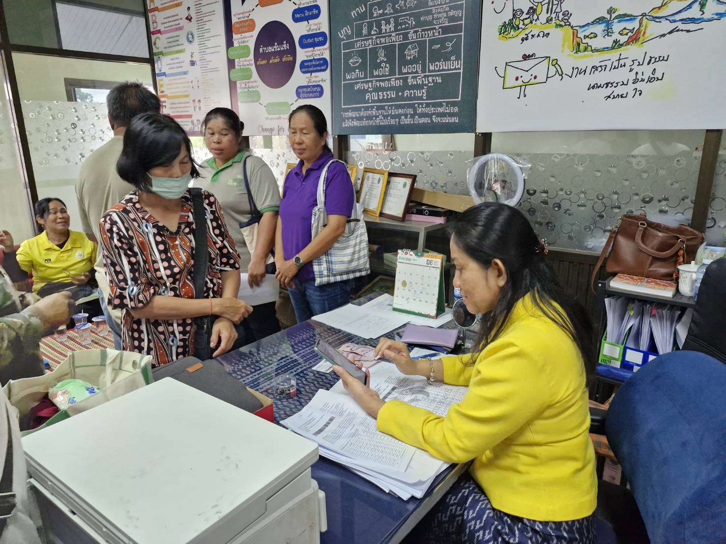 กองทุนพัฒนาบทบาทสตรี จังหวัดหนองคาย ลงพื้นที่ดำเนินกิจกรรม Mobile Clinic แก้หนี้ อ.ศรีเชียงใหม่