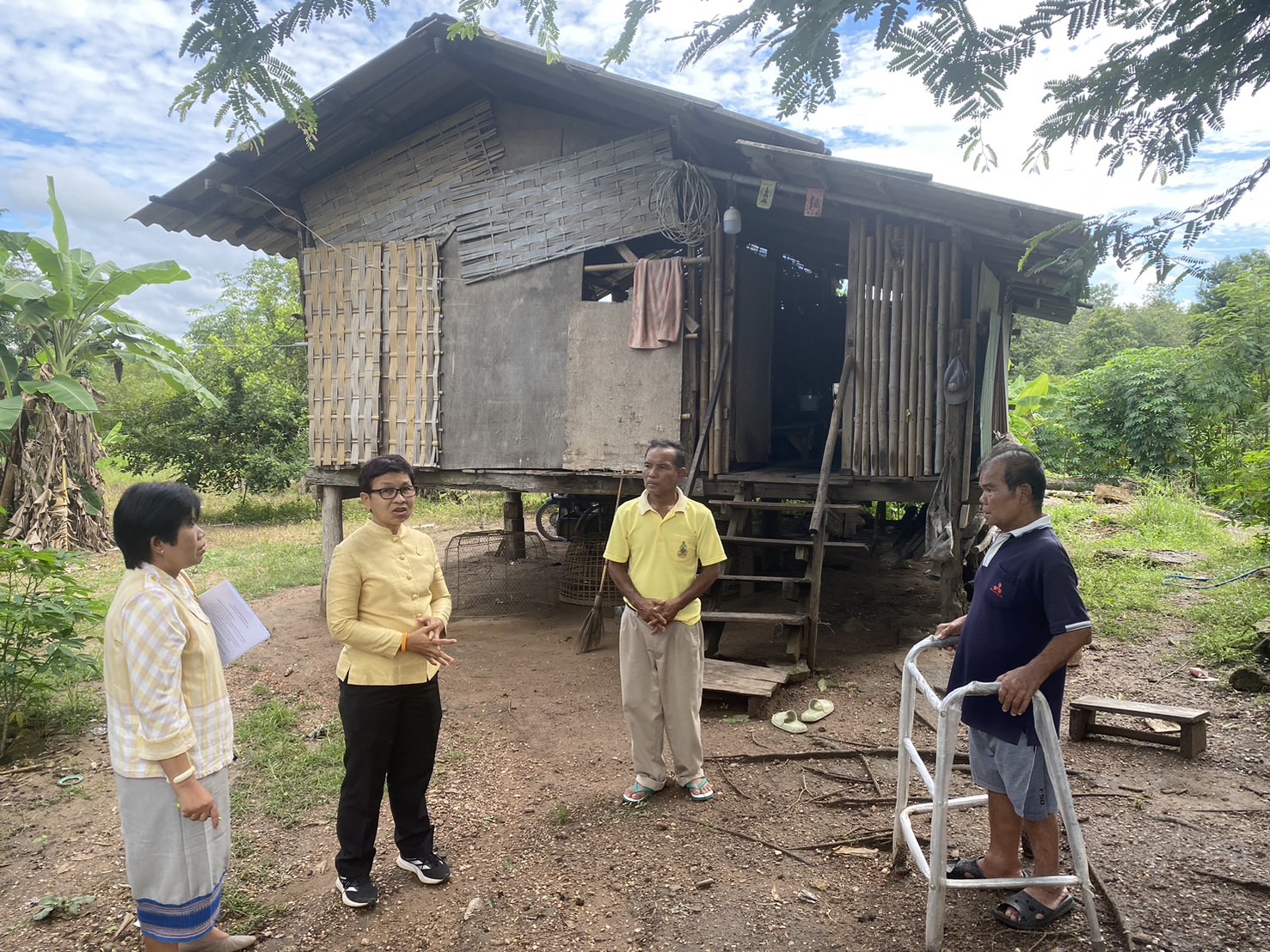 พช.หนองคาย ลงพื้นที่ติดตามครัวเรือนเป้าหมายเพื่อคัดเลือกเข้าร่วมโครงการบ้านห่วงใยจากใจ GLO ประจำปีงบประมาณ พ.ศ. 2568 อ.โพธิ์ตาก