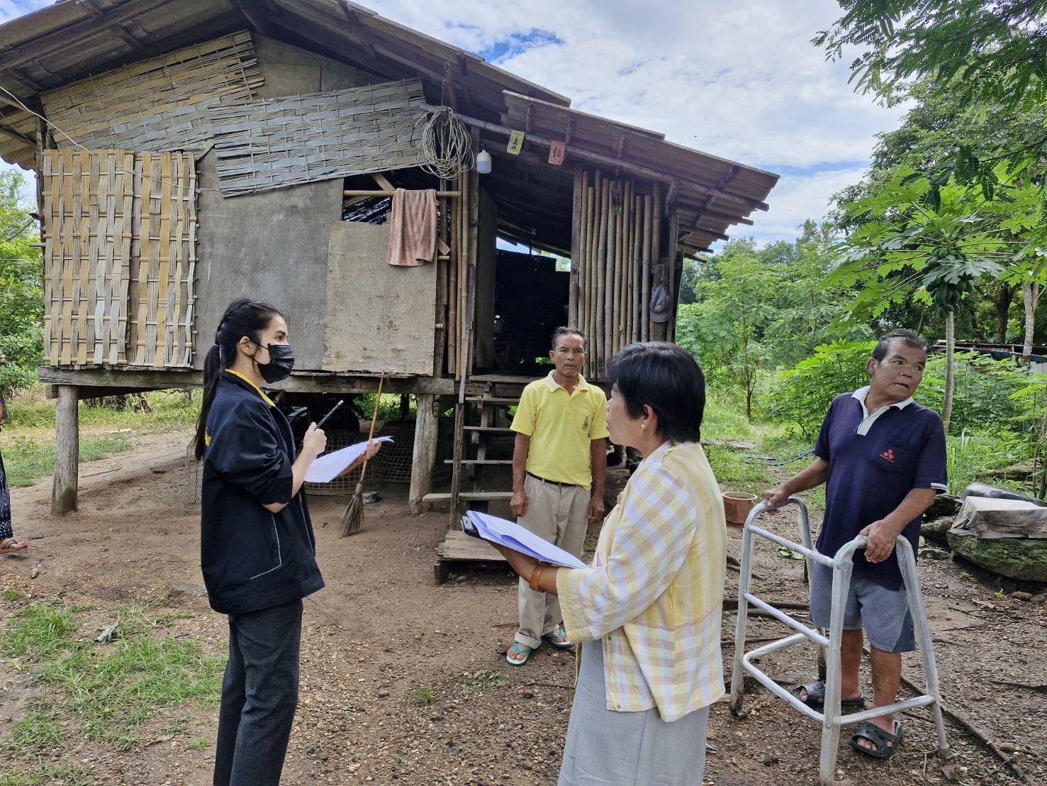 พช.หนองคาย ลงพื้นที่ติดตามครัวเรือนเป้าหมายเพื่อคัดเลือกเข้าร่วมโครงการบ้านห่วงใยจากใจ GLO ประจำปีงบประมาณ พ.ศ. 2568 อ.โพธิ์ตาก