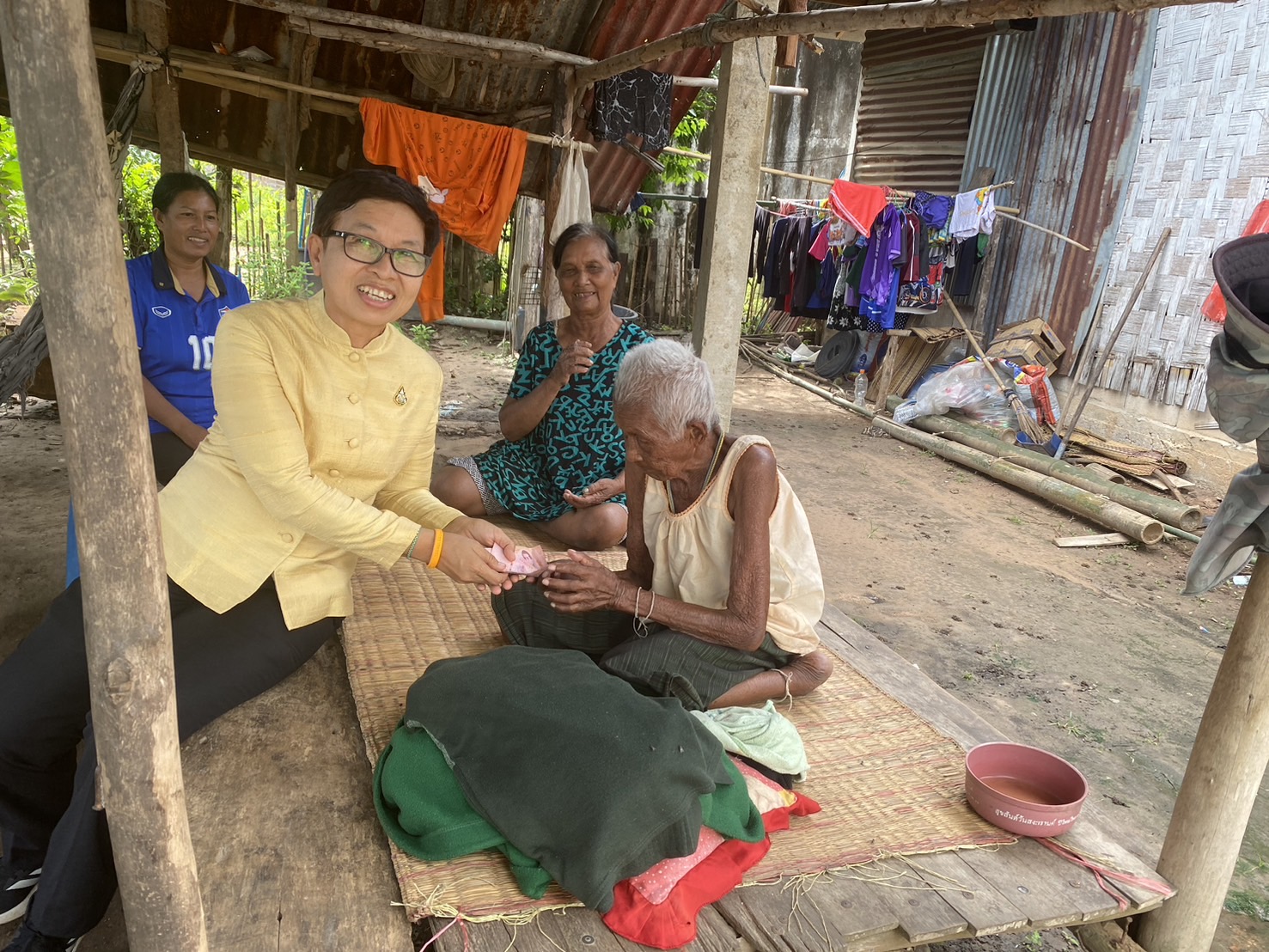 พช.หนองคาย ลงพื้นที่ติดตามครัวเรือนเป้าหมายเพื่อคัดเลือกเข้าร่วมโครงการบ้านห่วงใยจากใจ GLO ประจำปีงบประมาณ พ.ศ. 2568 อ.โพธิ์ตาก