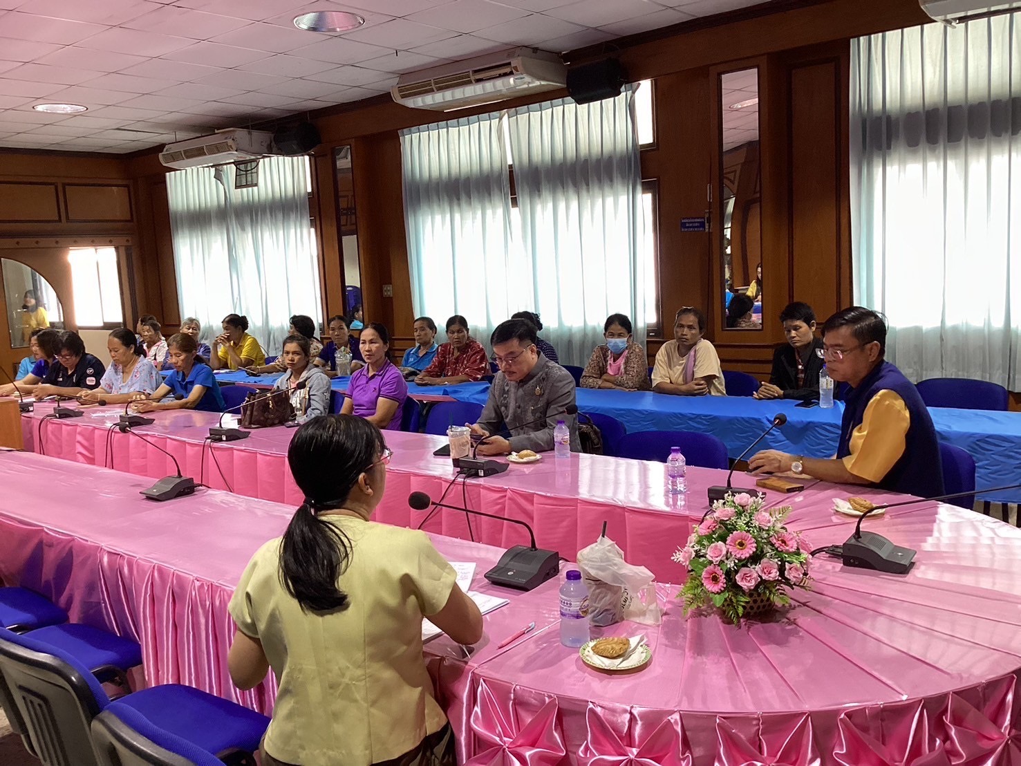 กองทุนพัฒนาบทบาทสตรี จังหวัดหนองคาย ลงพื้นที่ดำเนินกิจกรรม Mobile Clinic แก้หนี้ อ.โพนพิสัย