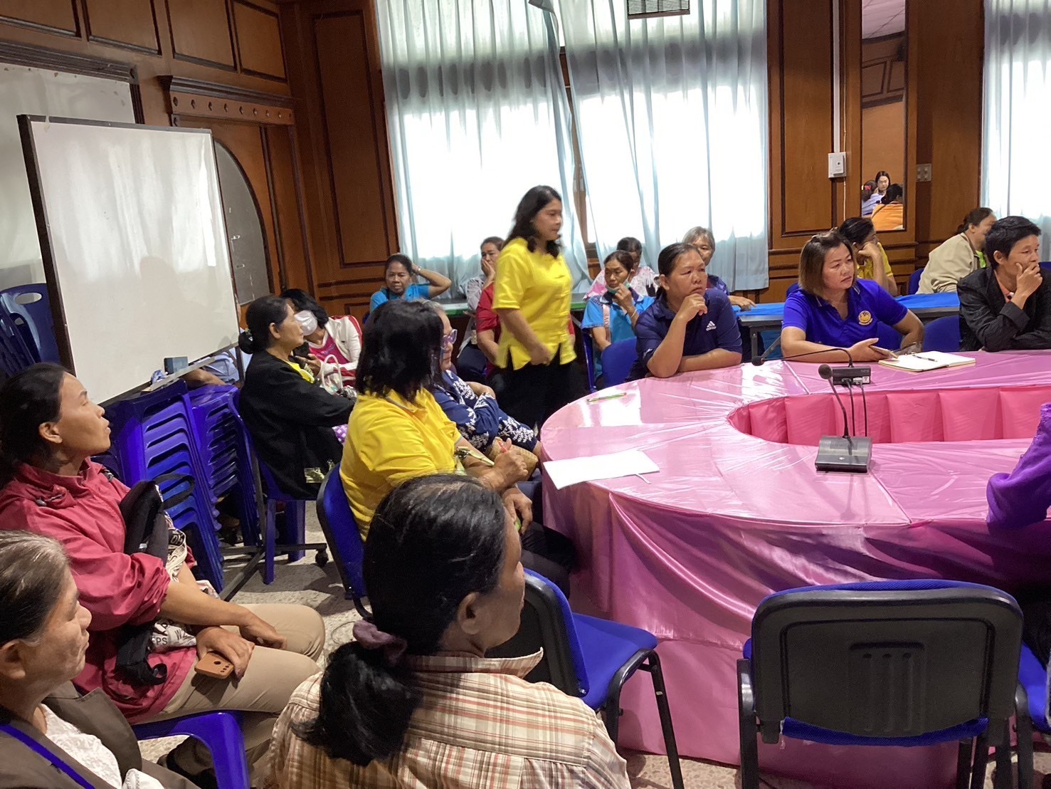 กองทุนพัฒนาบทบาทสตรี จังหวัดหนองคาย ลงพื้นที่ดำเนินกิจกรรม Mobile Clinic แก้หนี้ อ.โพนพิสัย