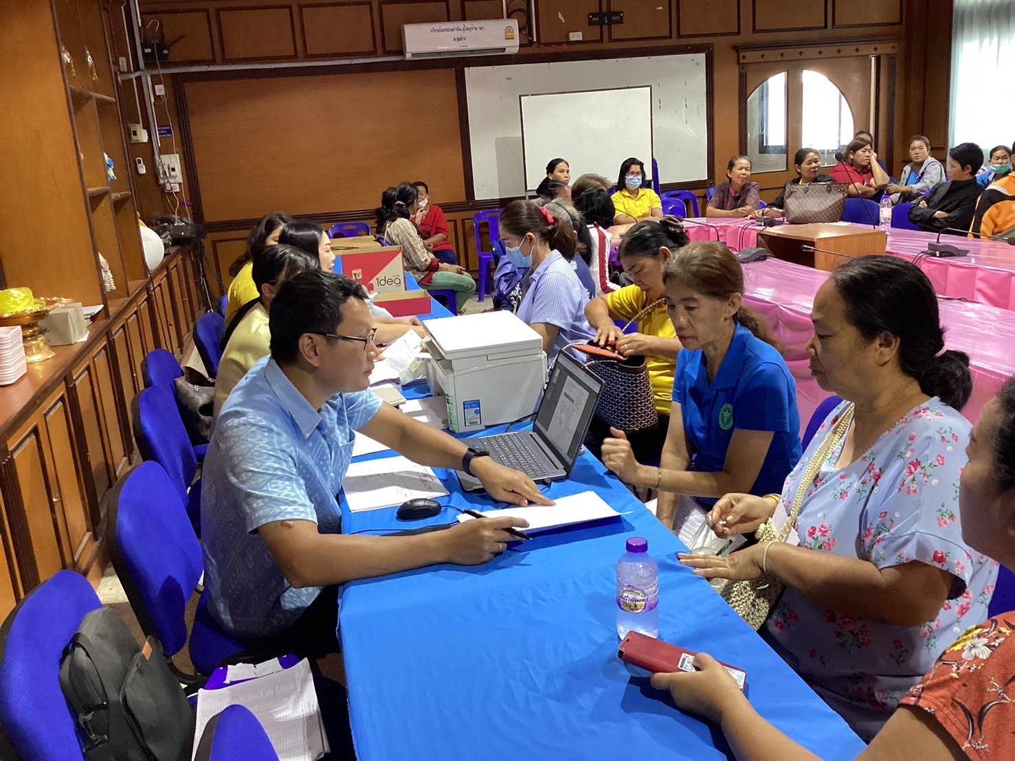 กองทุนพัฒนาบทบาทสตรี จังหวัดหนองคาย ลงพื้นที่ดำเนินกิจกรรม Mobile Clinic แก้หนี้ อ.โพนพิสัย