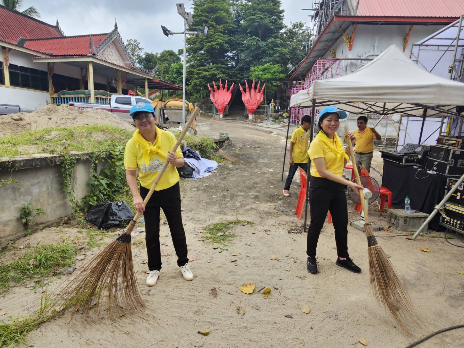 พช.หนองคาย ร่วมกิจกรรมจิตอาสาพัฒนา เนื่องในวันคล้ายวันสวรรคตพระบาทสมเด็จพระปรเมนทรรามาธิบดีศรีสินทรมหามงกุฏ พระจอมเกล้าเจ้าอยู่หัว พระสยามเทวมหามกุฎวิทยมหาราช