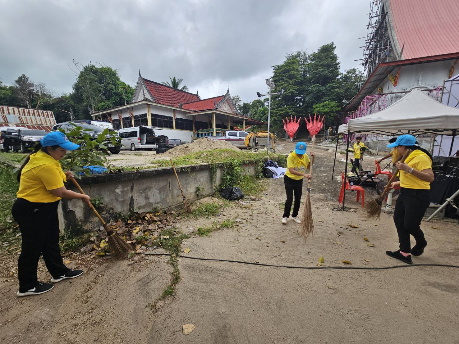 พช.หนองคาย ร่วมกิจกรรมจิตอาสาพัฒนา เนื่องในวันคล้ายวันสวรรคตพระบาทสมเด็จพระปรเมนทรรามาธิบดีศรีสินทรมหามงกุฏ พระจอมเกล้าเจ้าอยู่หัว พระสยามเทวมหามกุฎวิทยมหาราช