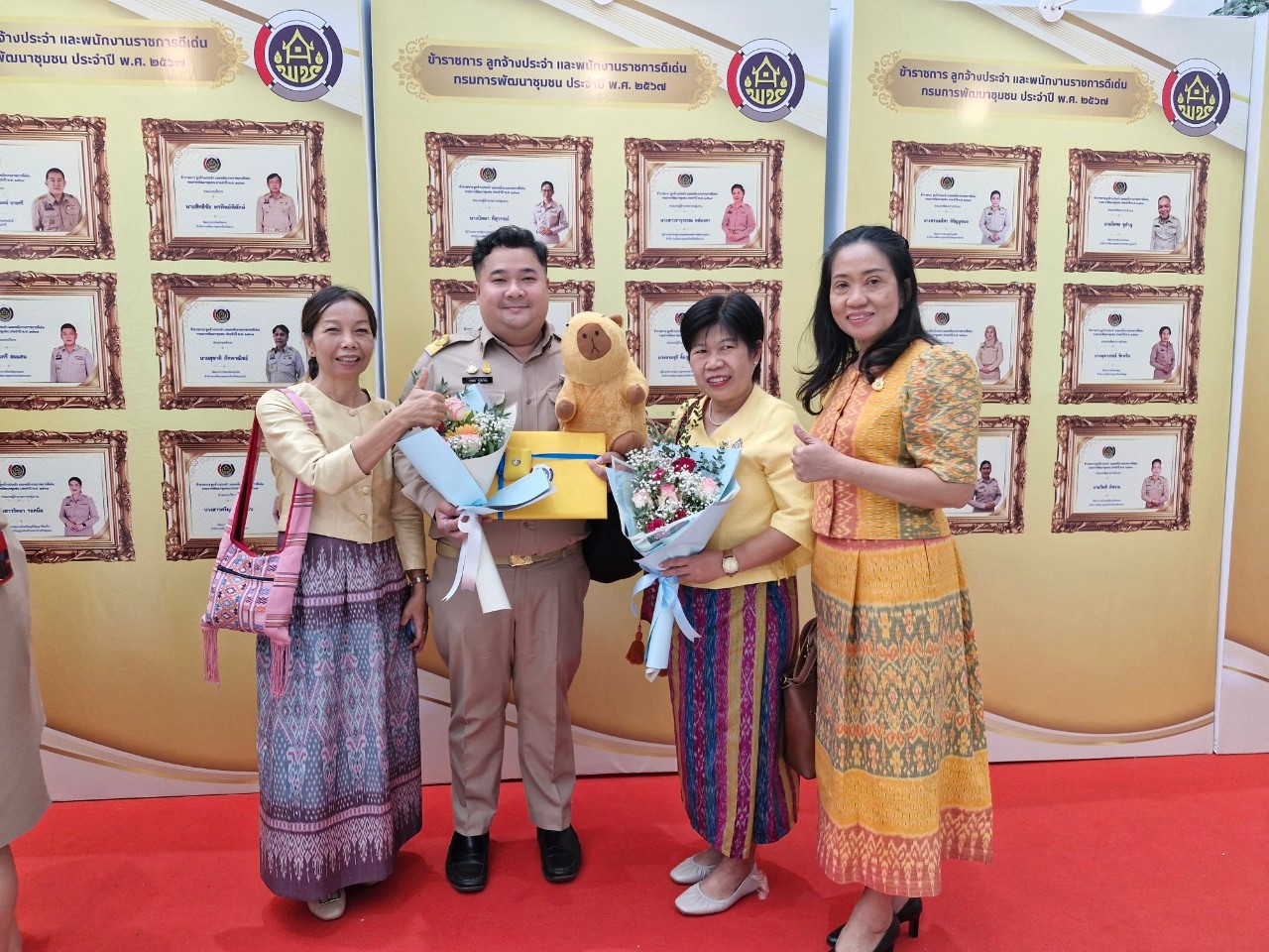 พช.หนองคาย สุดปลื้ม รับรางวัลเชิดชูเกียรติในงาน “วันพัฒนาชุมชน” (CD Day 2024) “เศรษฐกิจฐานรากมั่นคง ชุมชนเข้มแข็งอย่างยั่งยืน”