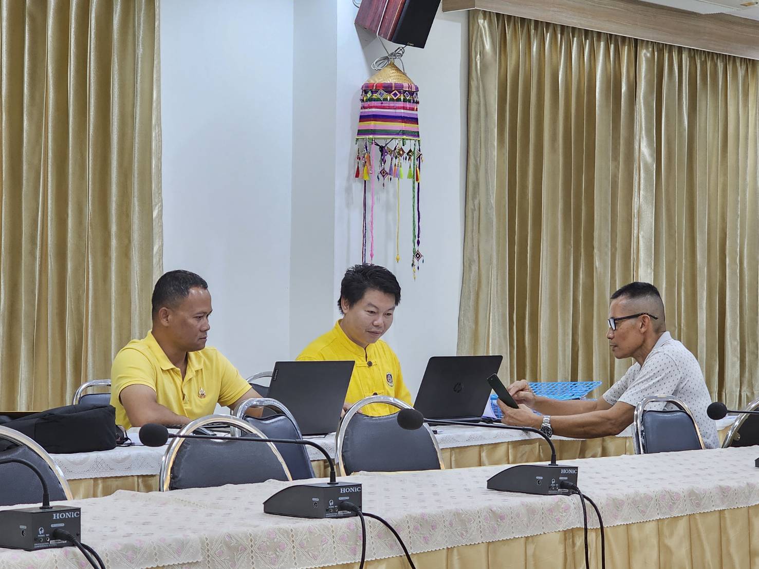 พช.หนองคาย ประชุมคณะทำงานรับสมัคร บันทึก ประมวลผลข้อมูล และเตรียมผลิตภัณฑ์เพื่อจัดส่งเข้าร่วมคัดสรรสุดยอด หนึ่งตำบล หนึ่งผลิตภัณฑ์ไทย (OTOP Product Champion : OPC)