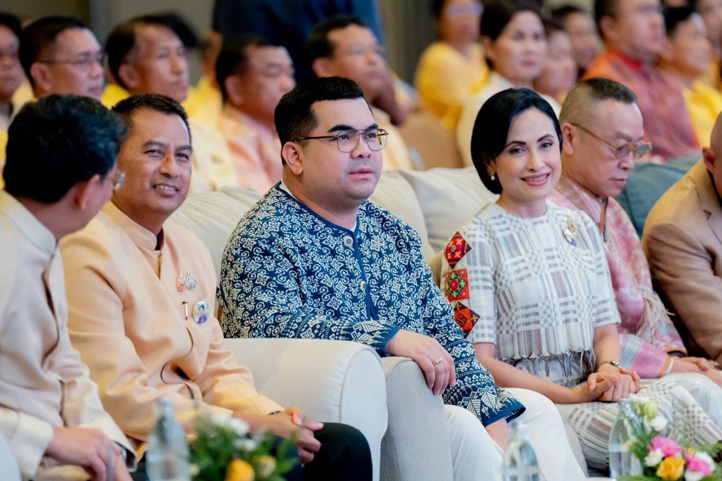 พช.หนองคาย ร่วมงานประกวดผ้าลายพระราชทาน “ผ้าลายสิริวชิราภรณ์” และงานหัตถกรรมระดับ ภาคตะวันออกฉียงเหนือ ตามโครงการส่งเสริมภูมิปัญญาและพัฒนาศักยภาพผ้าไทยและงานหัตถกรรม สู่การเป็นแฟชั่นแห่งความยั่งยืน